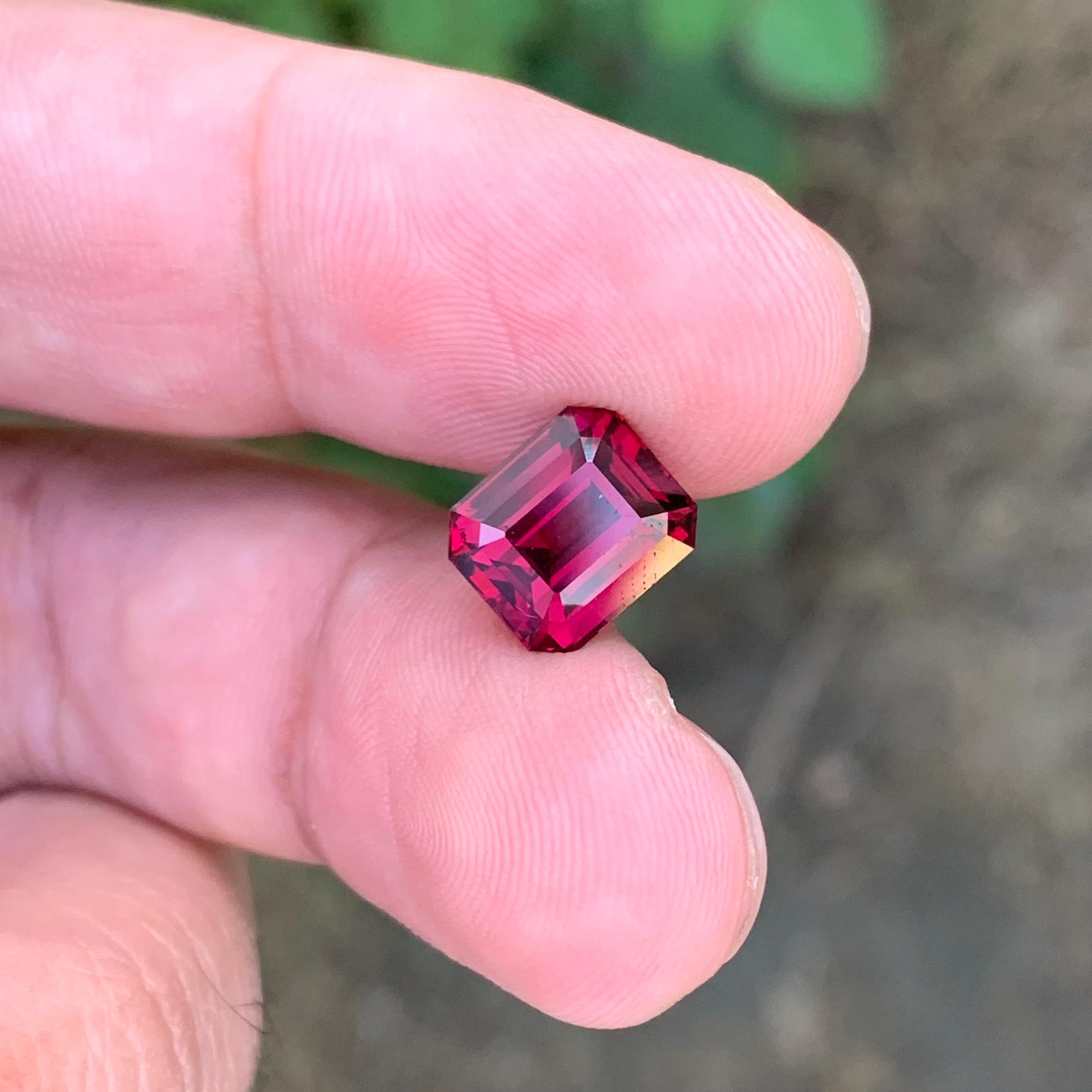 Top Quality 4.20 Carat Natural Loose Rhodolite Garnet Emerald Shape Gemstone For Sale 5