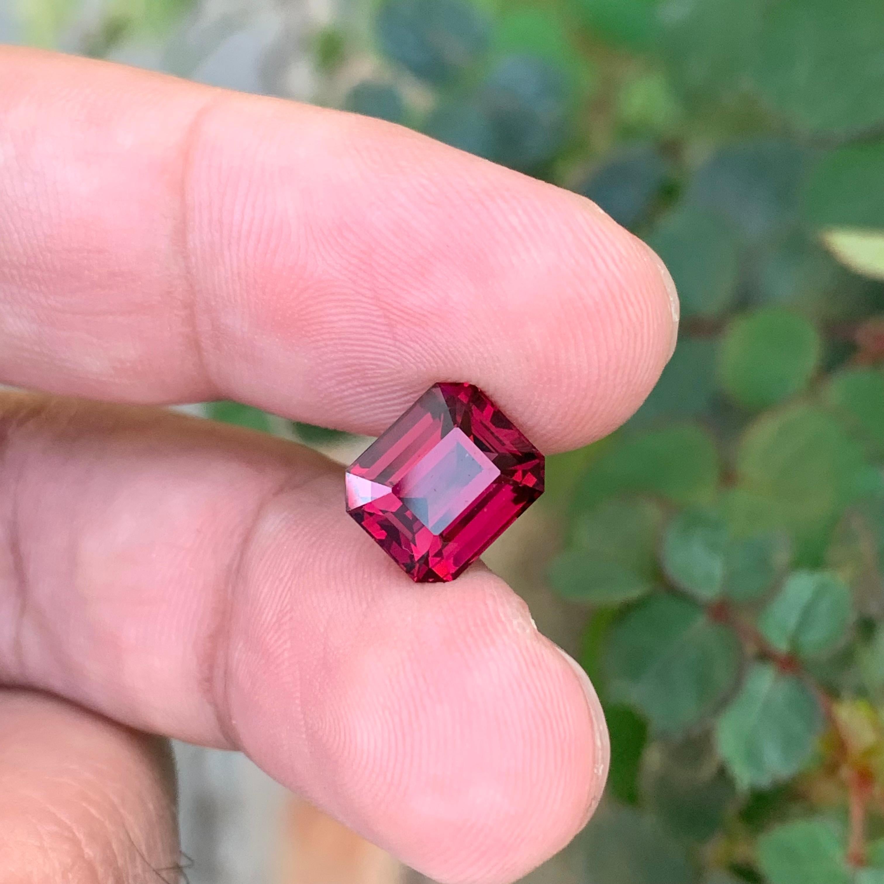 Top Quality 4.20 Carat Natural Loose Rhodolite Garnet Emerald Shape Gemstone For Sale 6