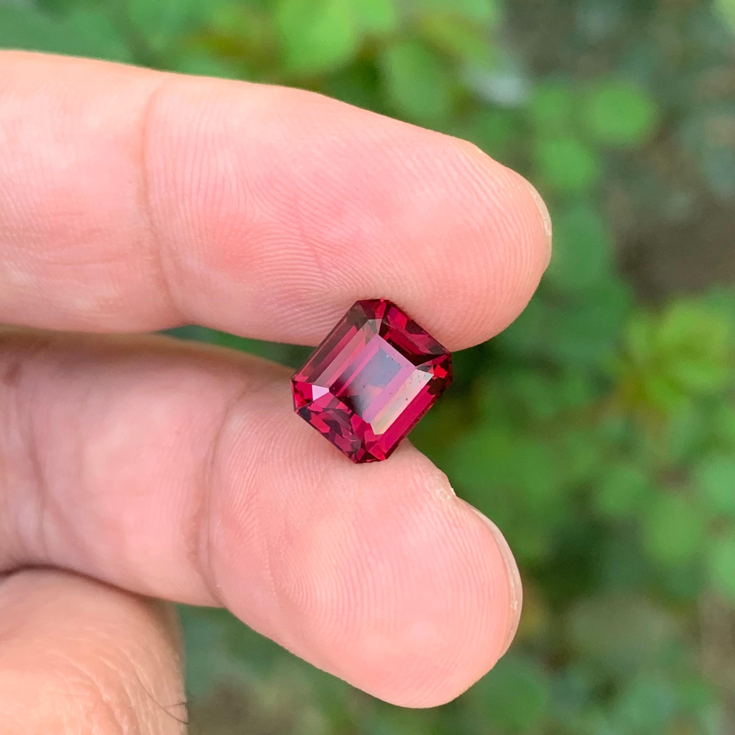 Top Quality 4.20 Carat Natural Loose Rhodolite Garnet Emerald Shape Gemstone For Sale 7