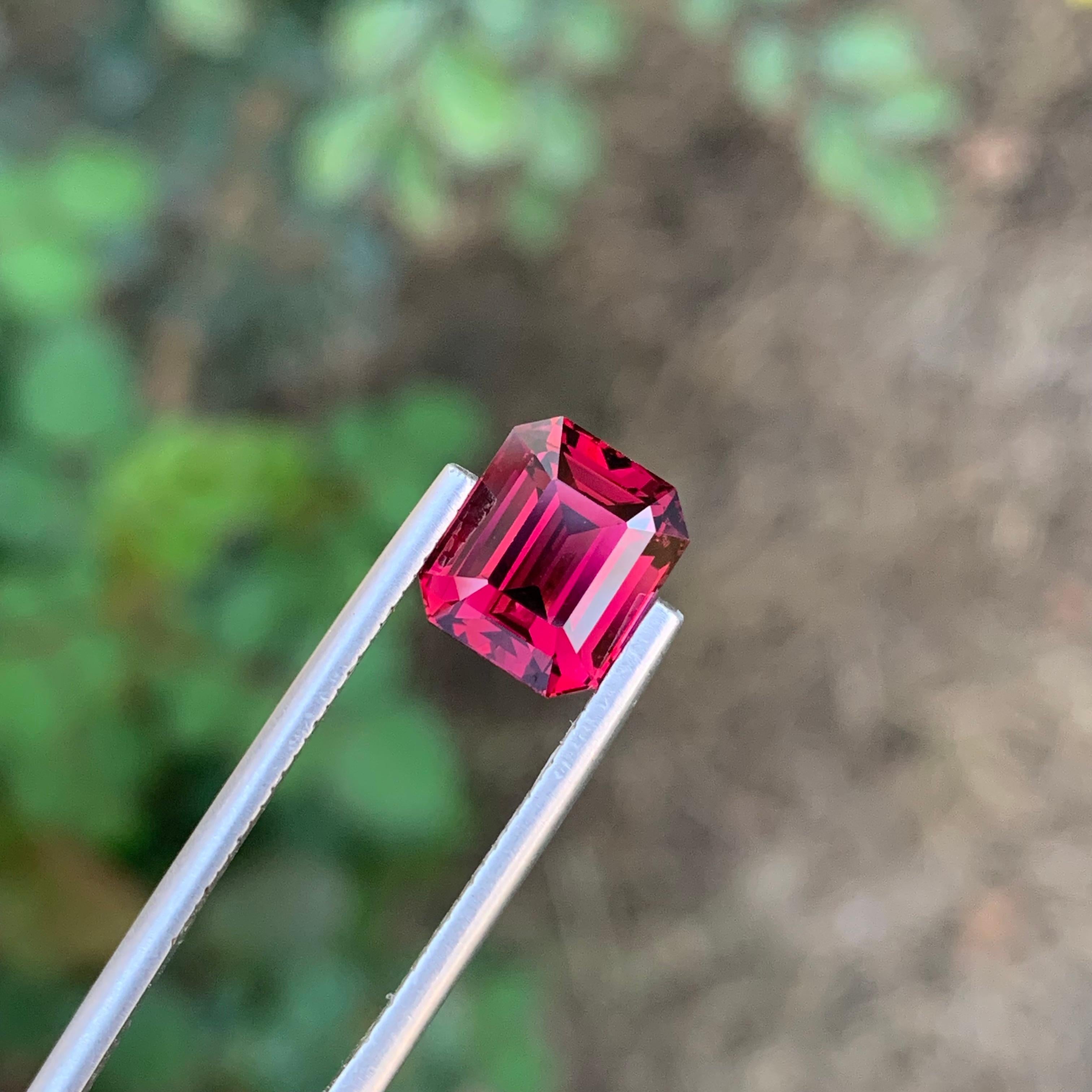 Women's or Men's Top Quality 4.20 Carat Natural Loose Rhodolite Garnet Emerald Shape Gemstone For Sale