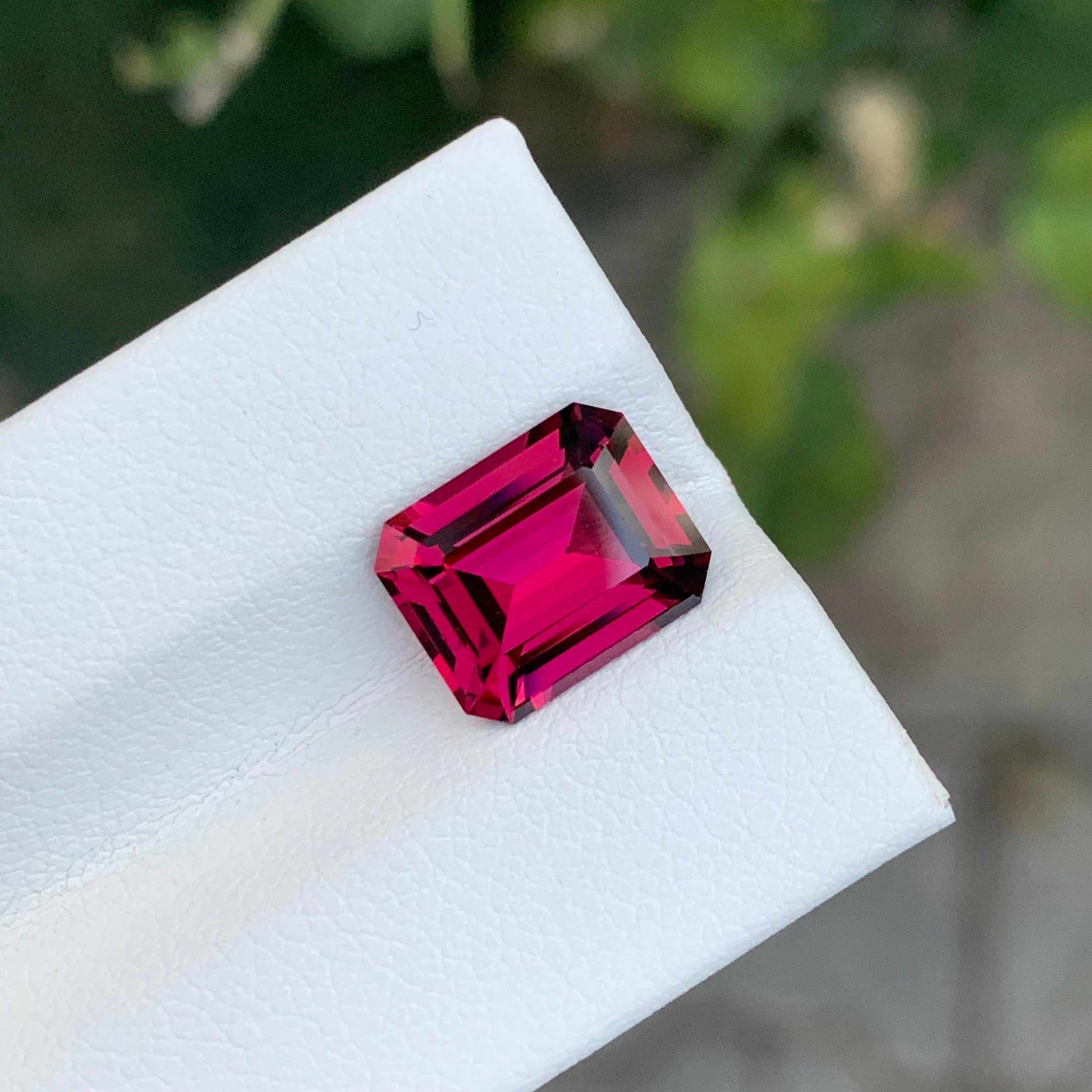 Top Qualität 4,40 Karat Natürliche Lose Rhodolith Granat Smaragd Form Edelstein im Angebot 7
