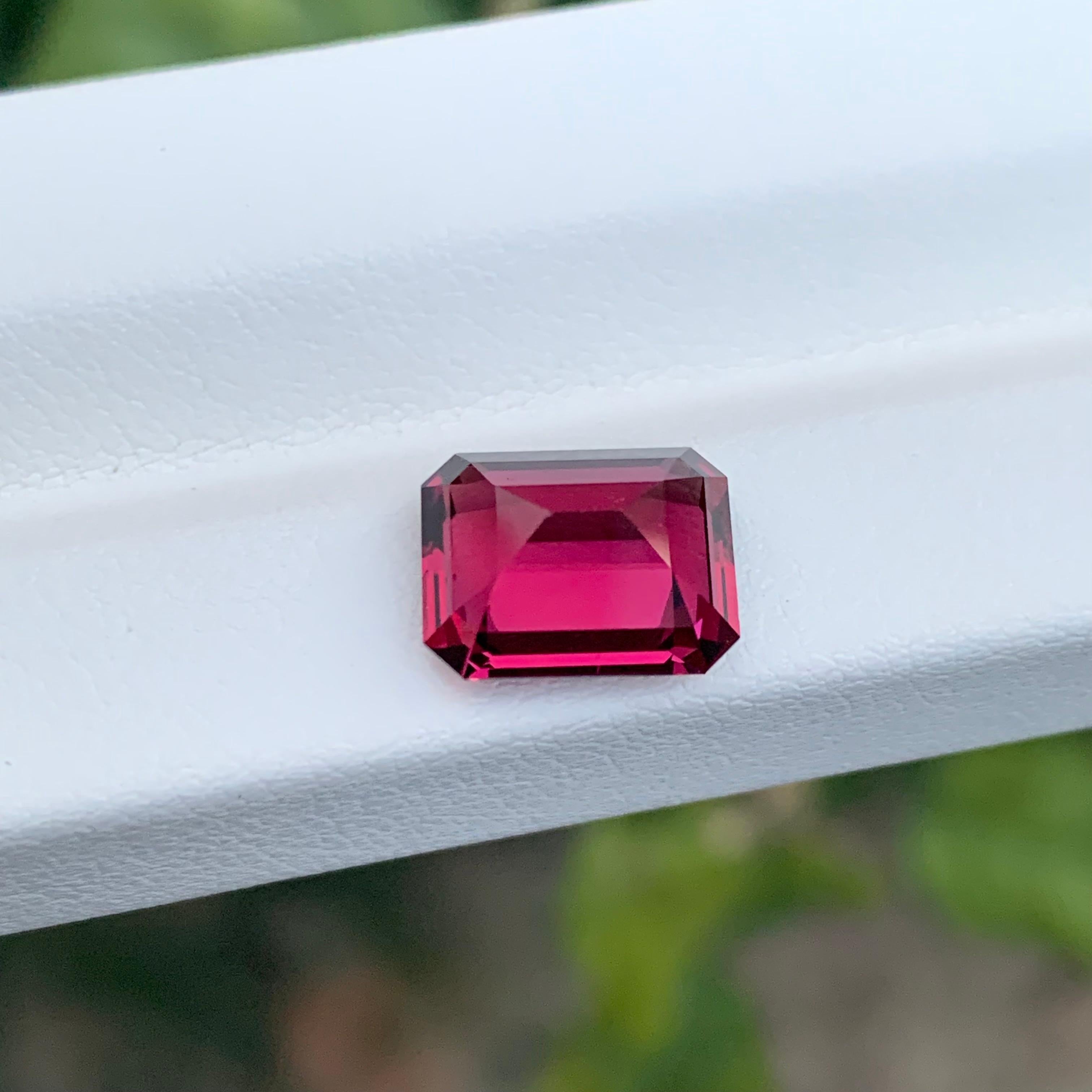 Top Qualität 4,40 Karat Natürliche Lose Rhodolith Granat Smaragd Form Edelstein im Angebot 3