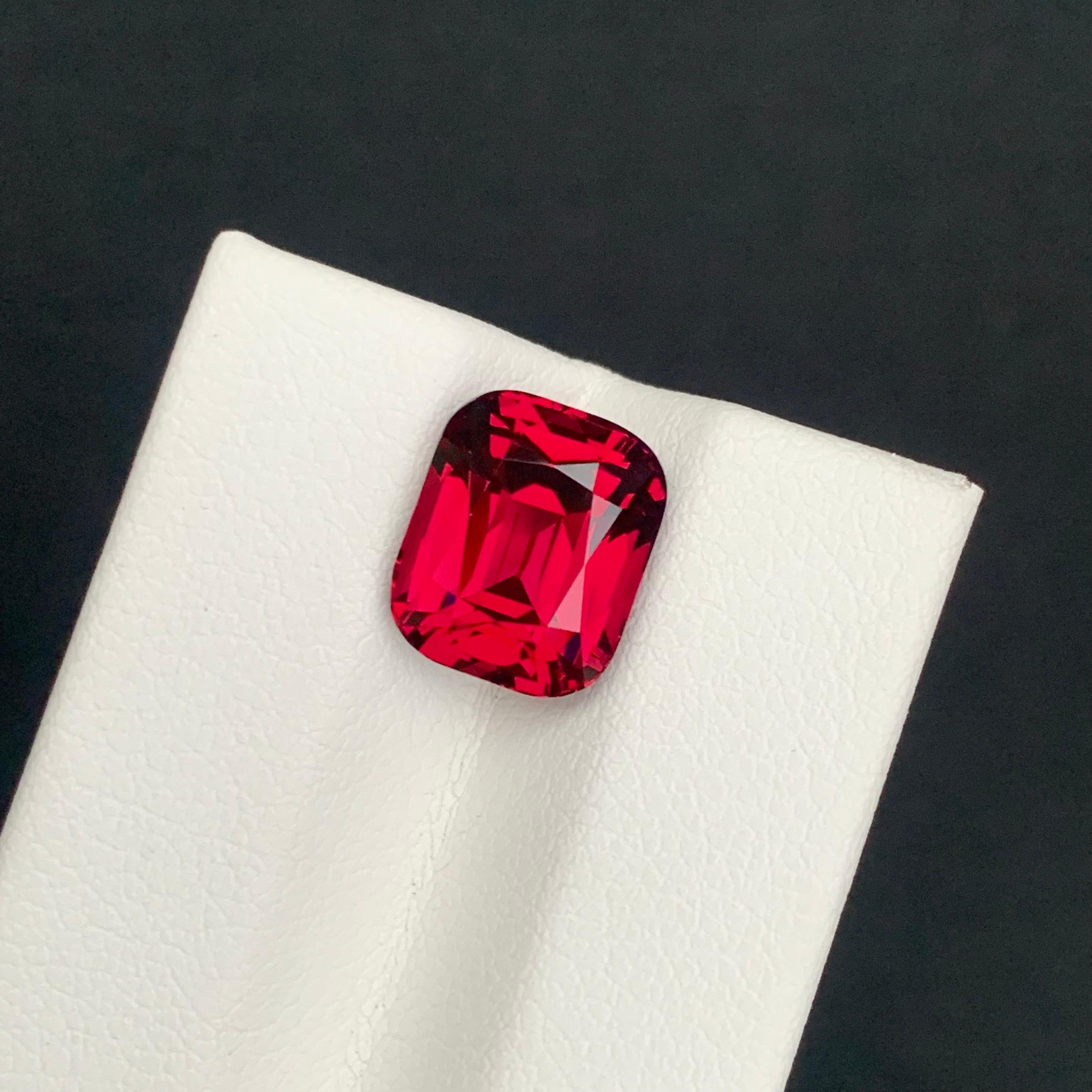 Top Quality 5.65 Carat Natural Loose Rhodolite Garnet Gemstone Loupe Clean In New Condition In Peshawar, PK