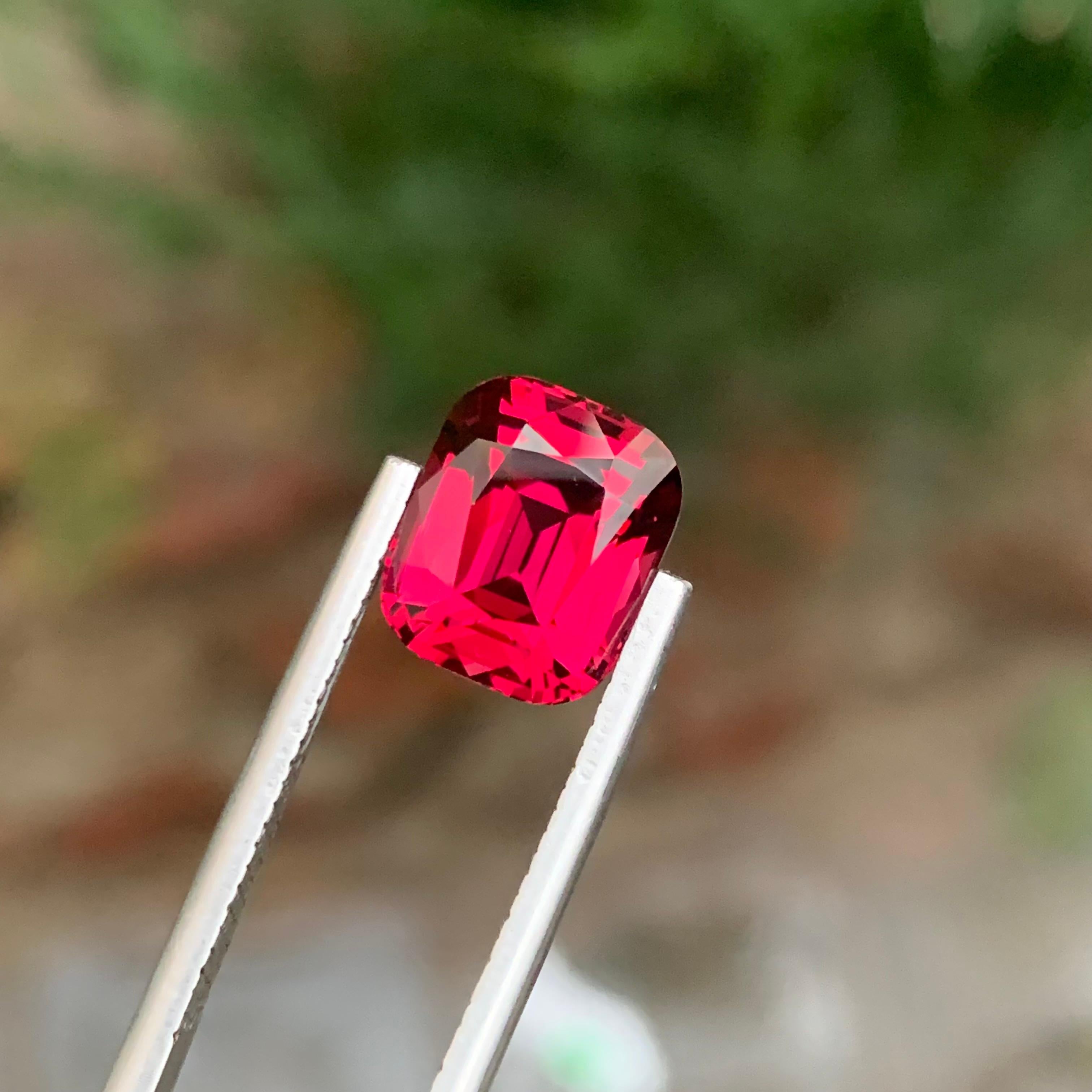 Women's or Men's Top Quality 5.65 Carat Natural Loose Rhodolite Garnet Gemstone Loupe Clean