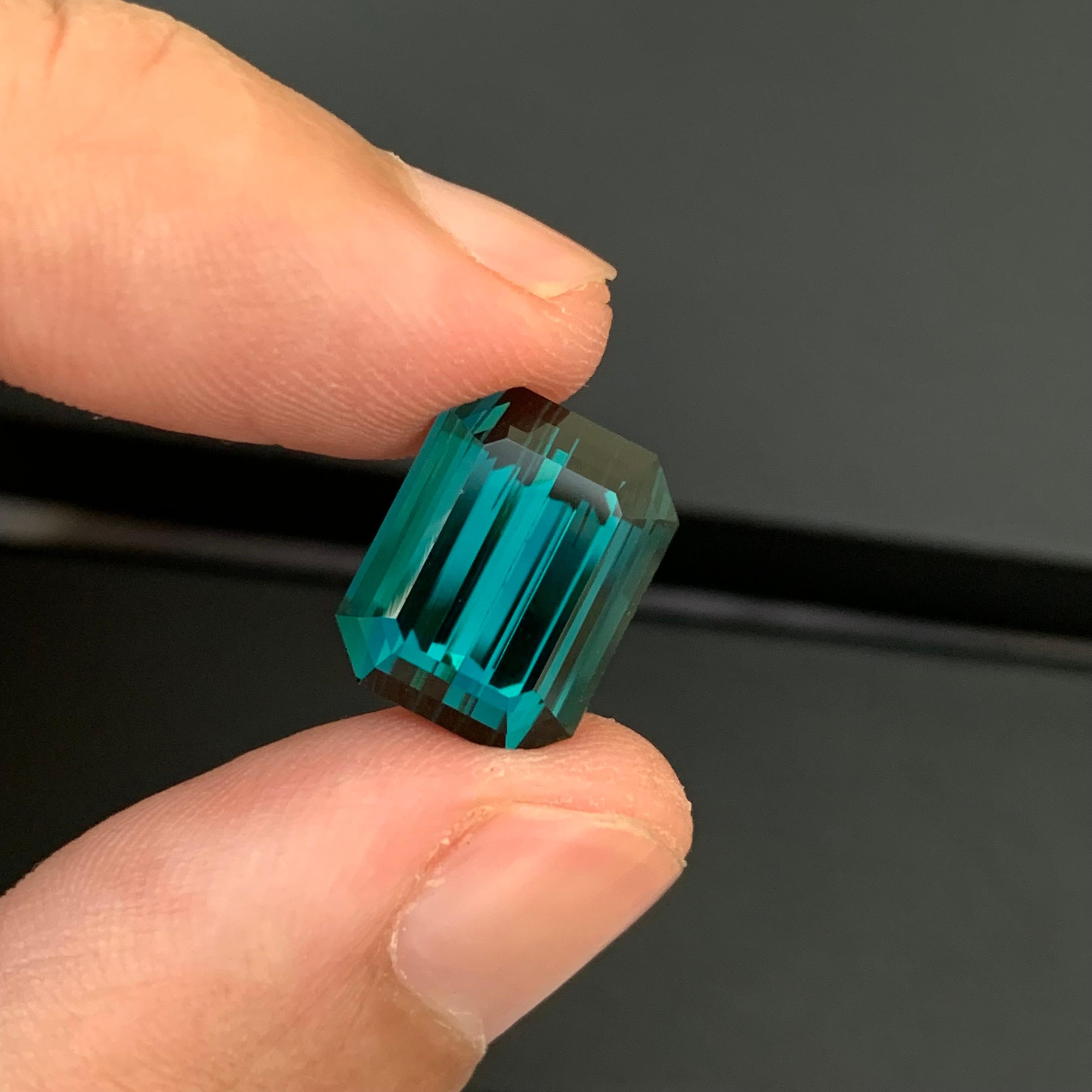 Taglio smeraldo Gemma di Indicolite tormalina sciolta naturale di 9,35 carati di alta qualità in vendita