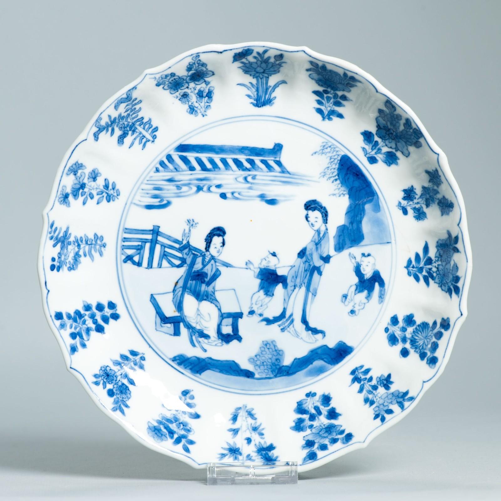 Plat ancien en porcelaine chinoise de qualité supérieure Période Kangxi Marque Chenghua en vente 12