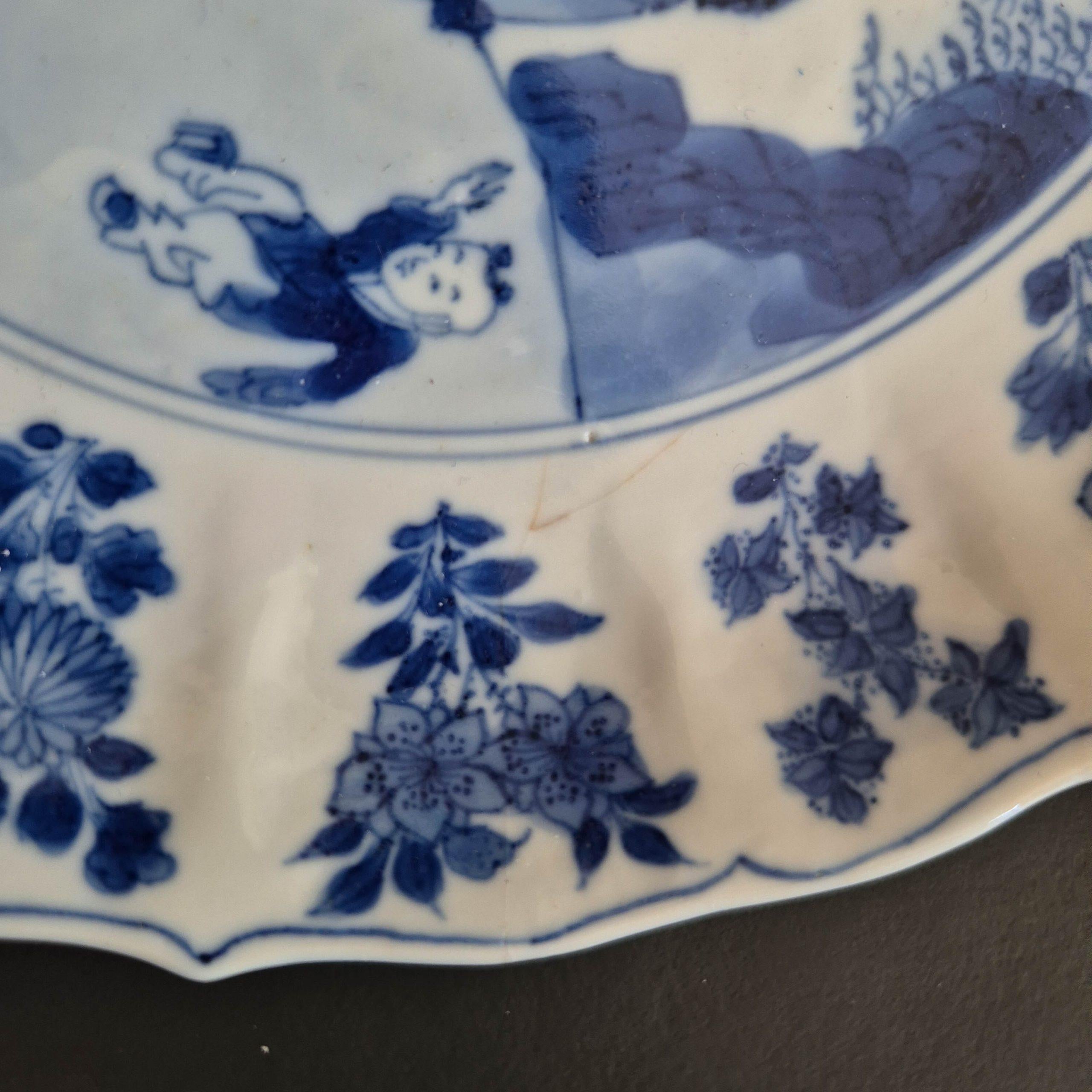 Plat ancien en porcelaine chinoise de qualité supérieure Période Kangxi Marque Chenghua en vente 2