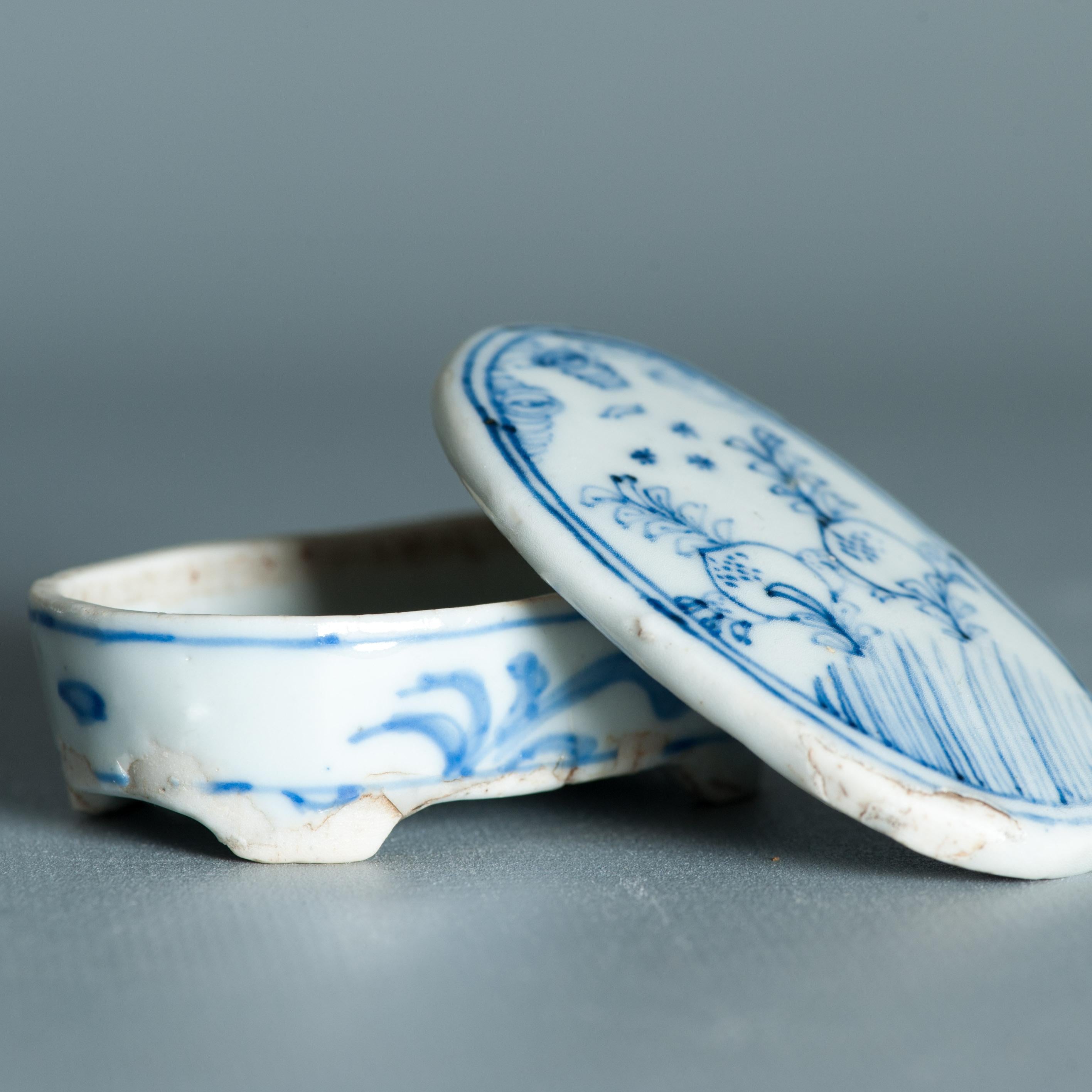 Plat en porcelaine chinoise ancienne de grande qualité de la période Kangxi et marqué Chenghua en vente 7