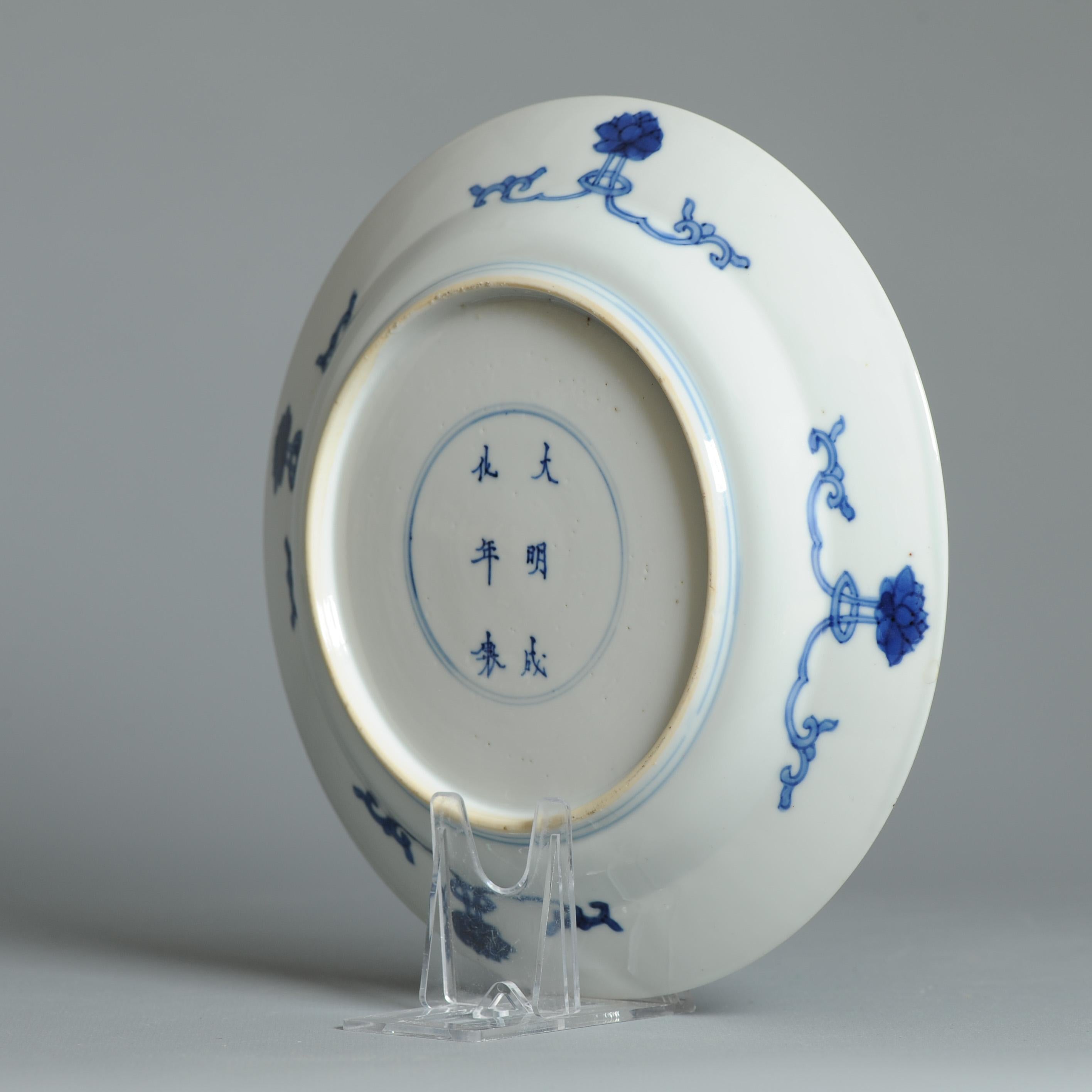 Qing Plat en porcelaine chinoise ancienne de grande qualité de la période Kangxi et marqué Chenghua en vente
