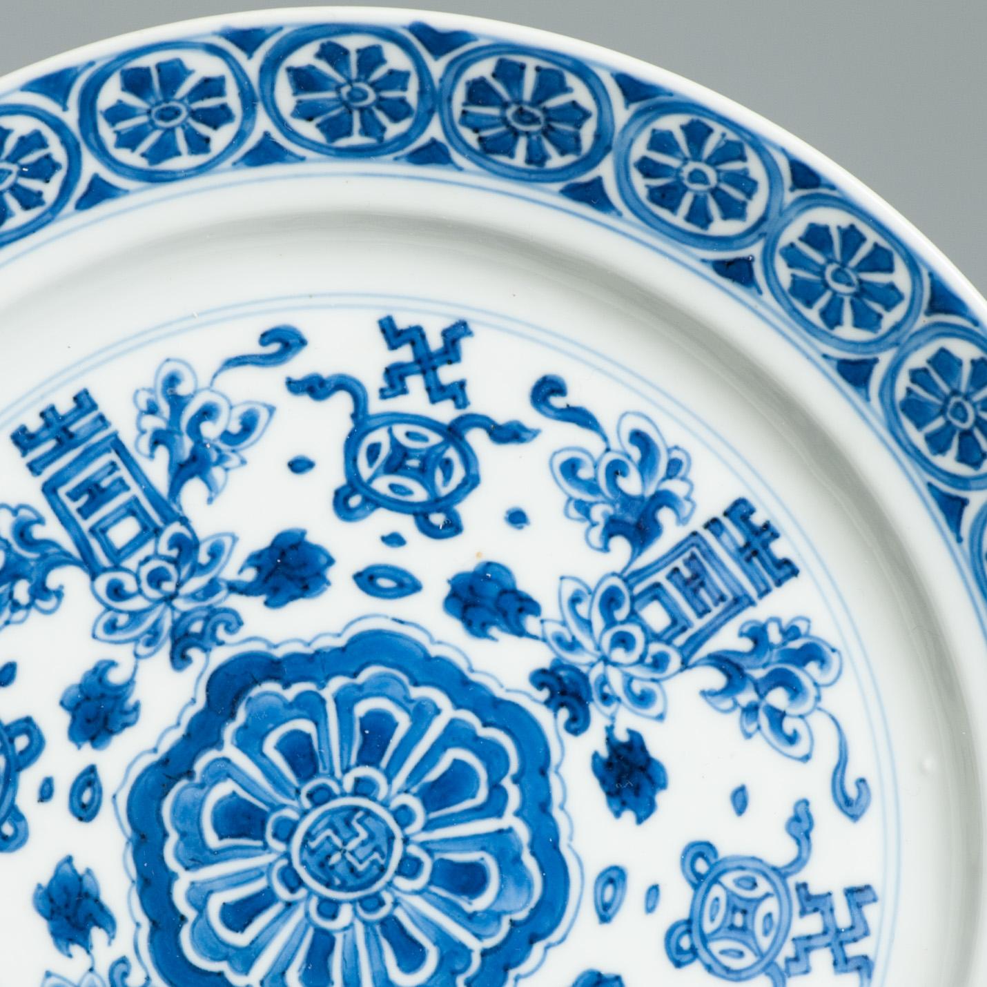 Plat en porcelaine chinoise ancienne de grande qualité de la période Kangxi et marqué Chenghua en vente 1