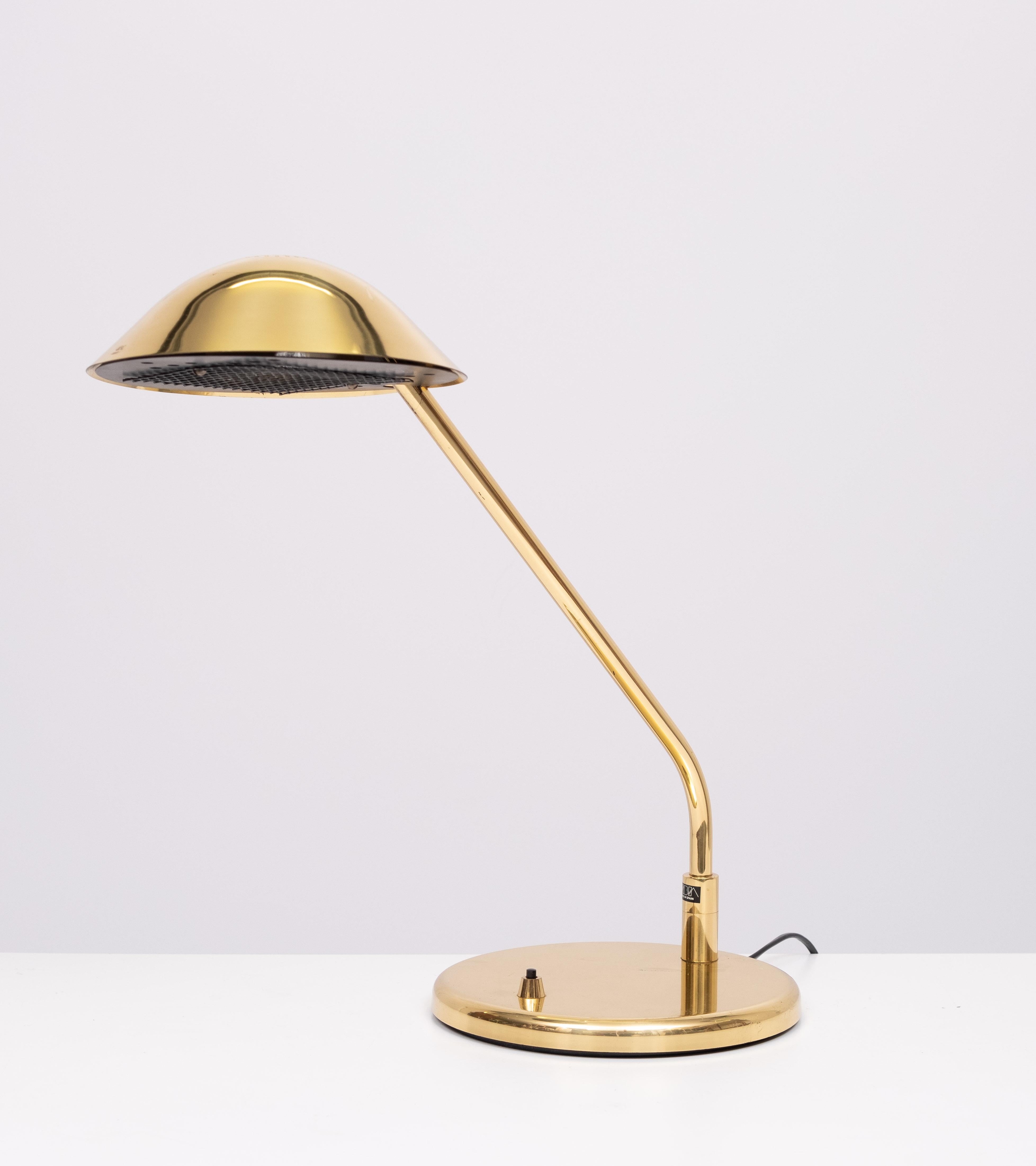 Espagnol Lampe de bureau en laiton de qualité supérieure par Vibia Espagne  1980s en vente