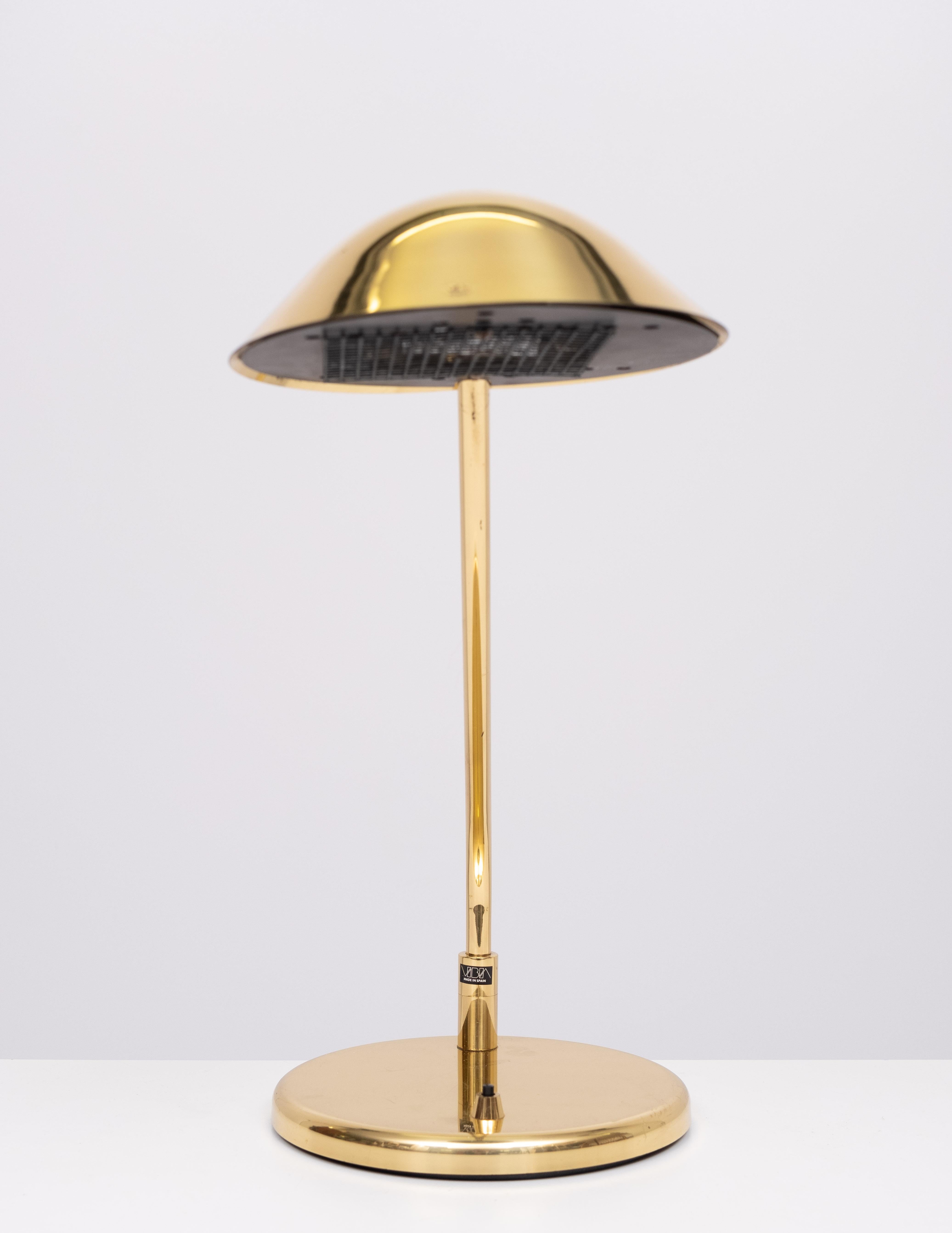 Laiton Lampe de bureau en laiton de qualité supérieure par Vibia Espagne  1980s en vente