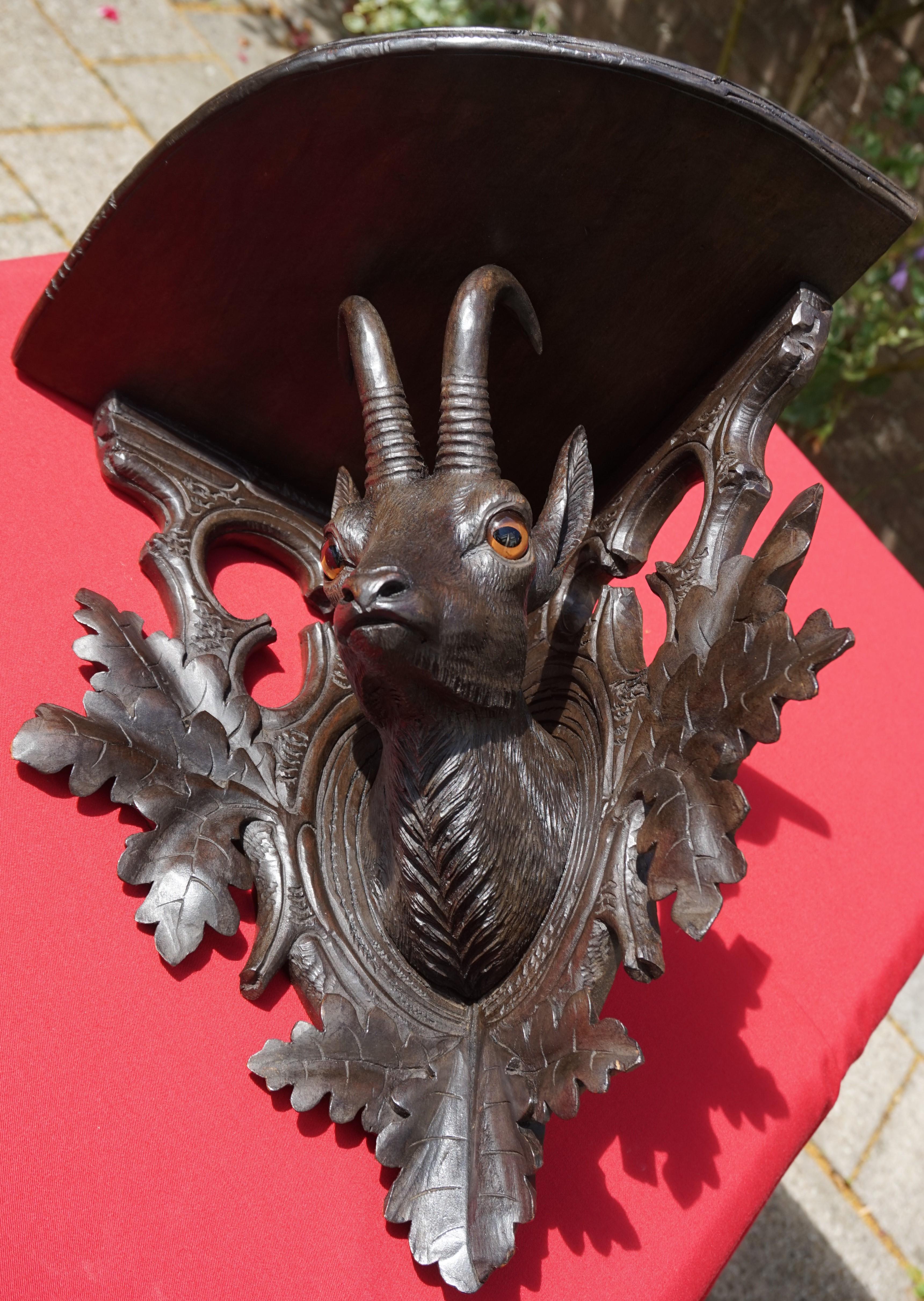 Top Quality Carved Antique Swiss Black Forest Linden Wood Ibex Corner Shelf In Excellent Condition For Sale In Lisse, NL