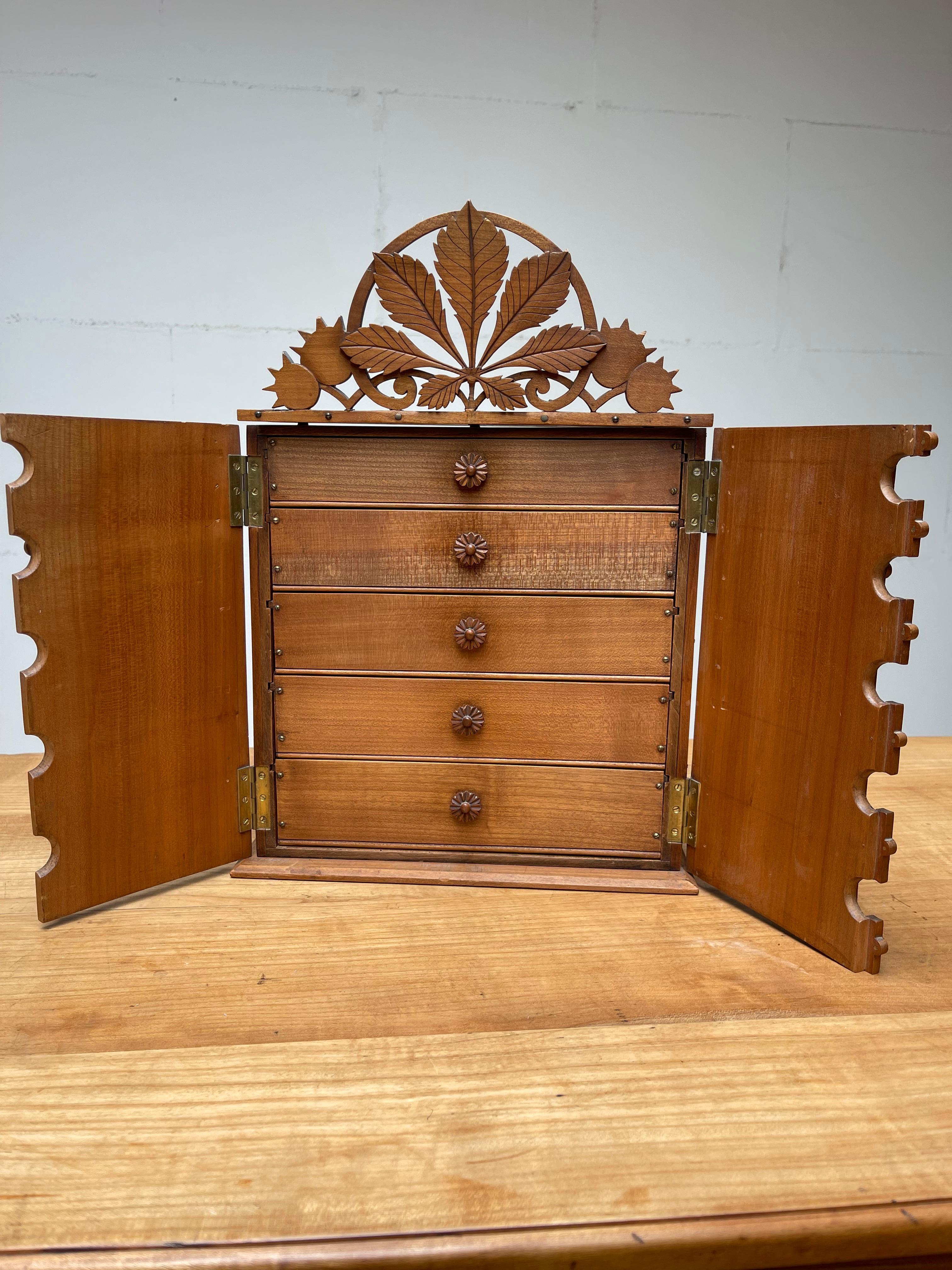 20th Century Top Quality Early 1900s Miniature Arts and Crafts Drawers Cabinet, Chestnut Leaf
