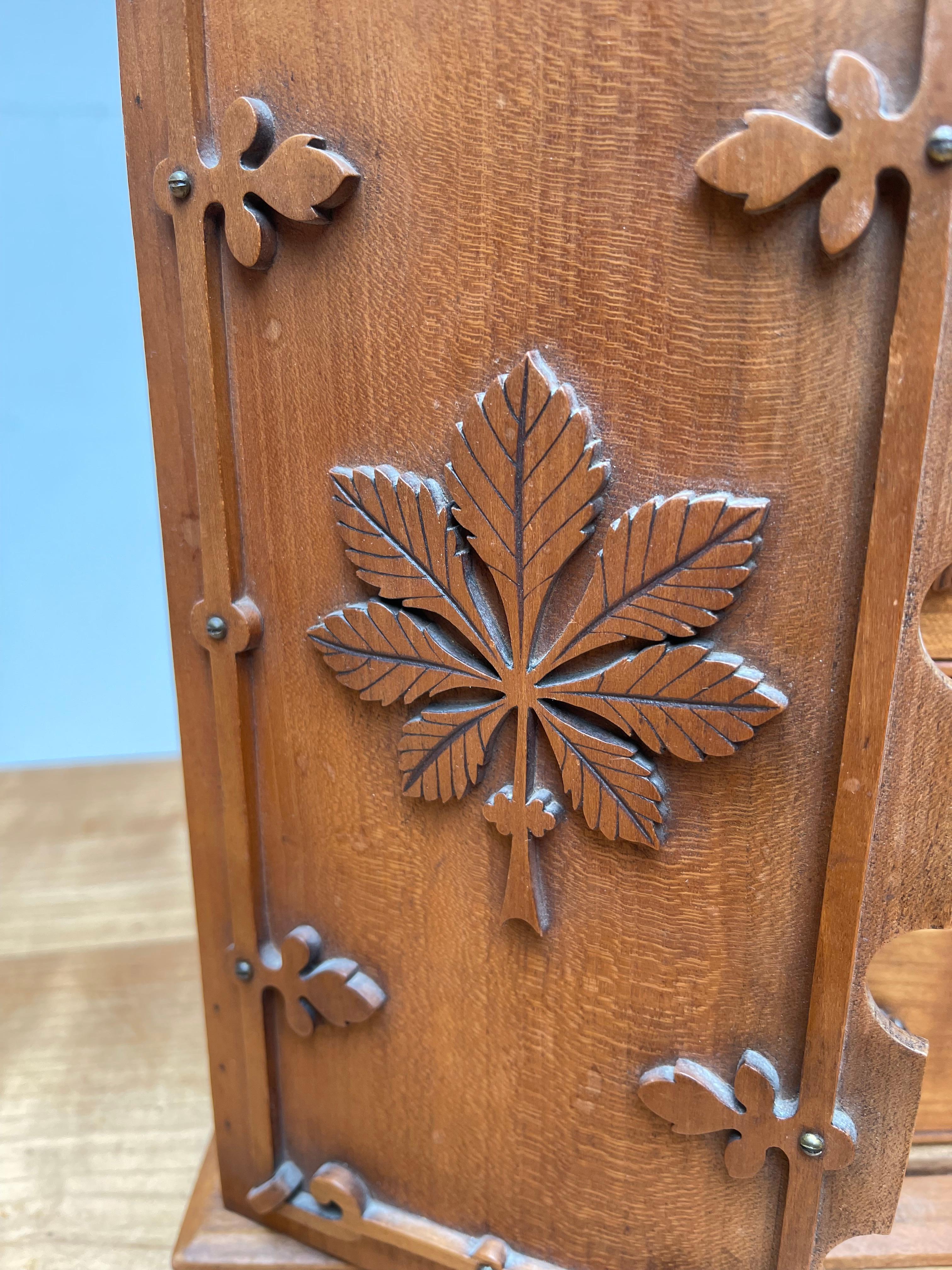 Top Quality Early 1900s Miniature Arts and Crafts Drawers Cabinet, Chestnut Leaf In Good Condition In Lisse, NL