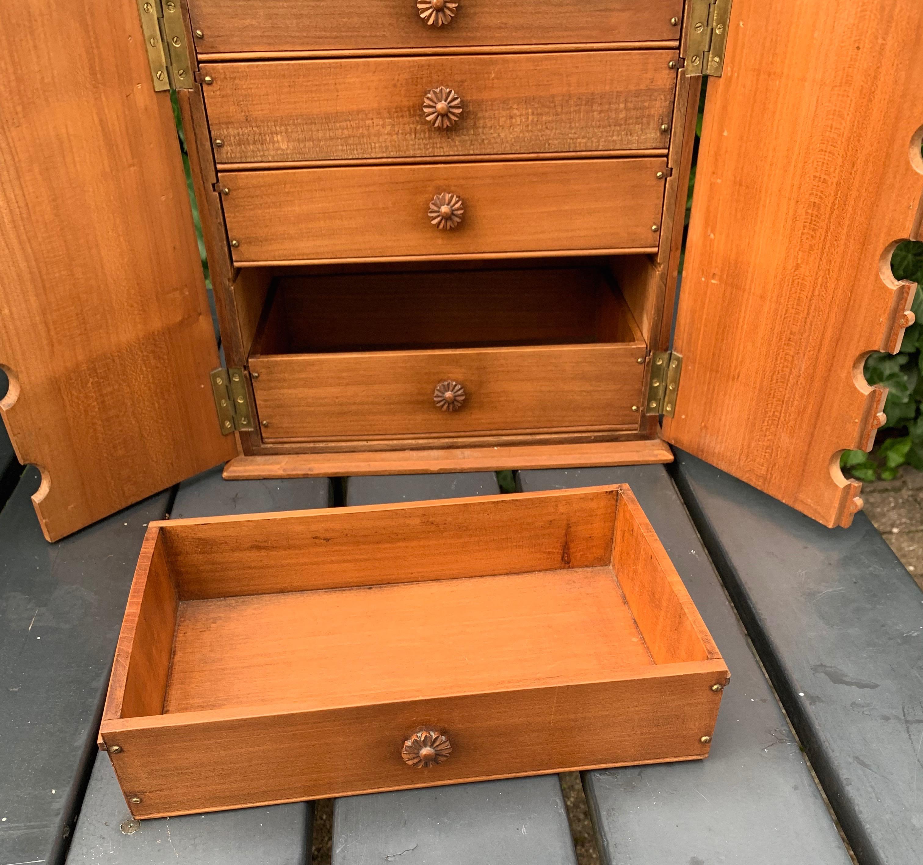 Top Quality Early 1900s Miniature Arts and Crafts Drawers Cabinet, Chestnut Leaf 11