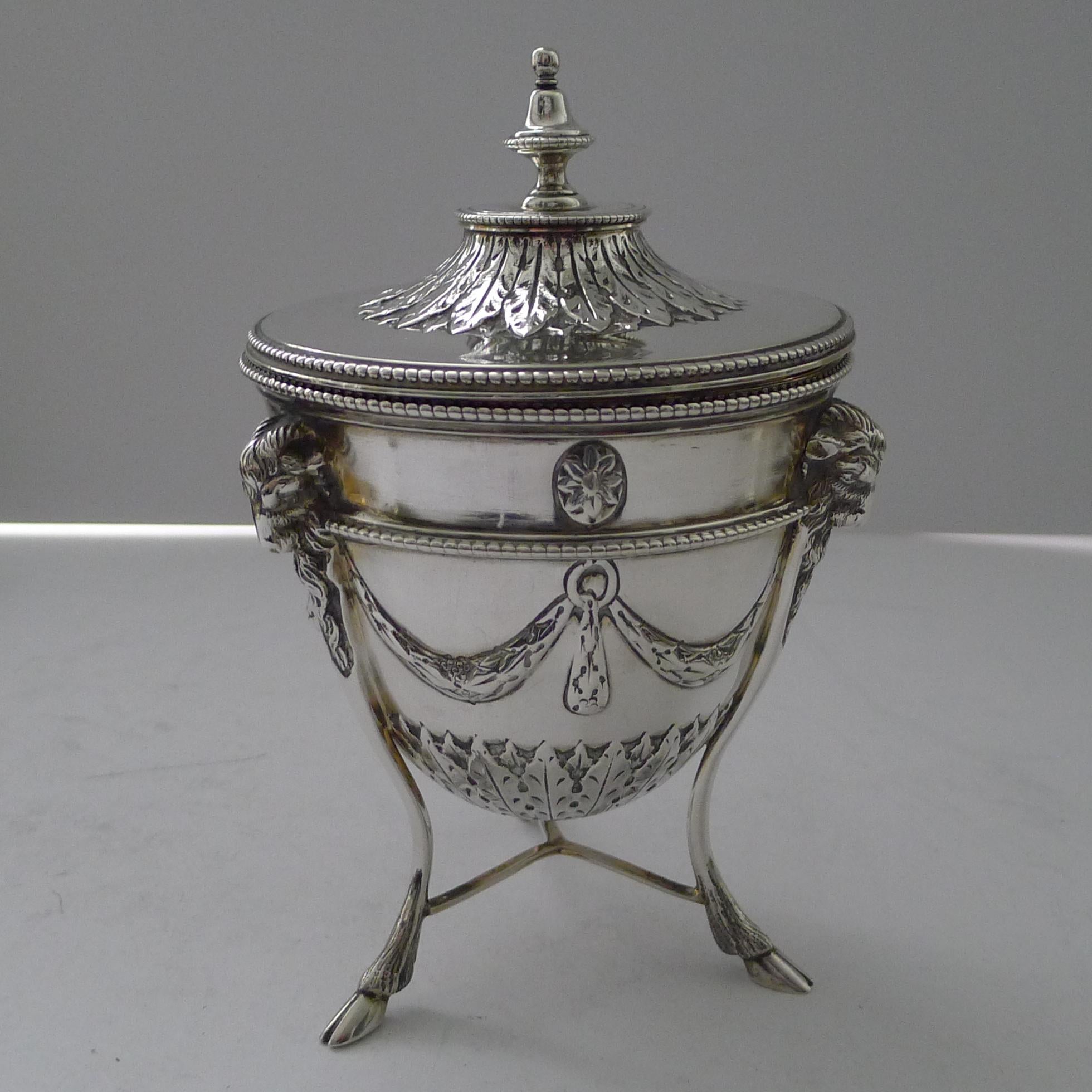 Caja de té inglesa de plata maciza de primera calidad, de Goldsmiths and Silversmiths Co. en venta 3