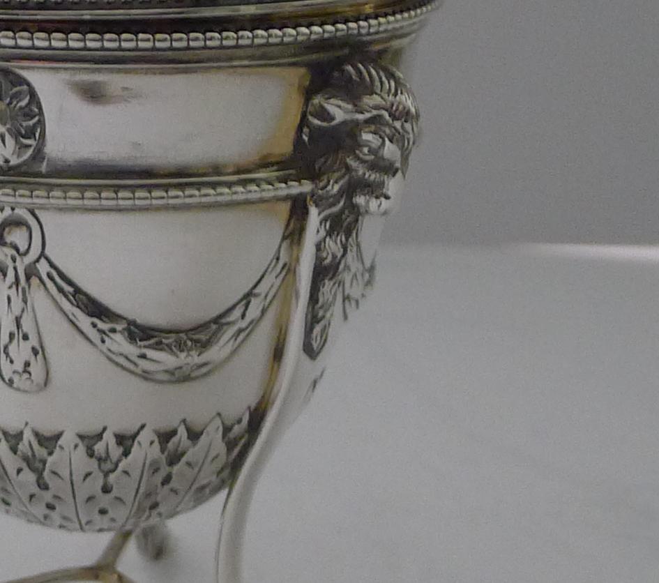 Caja de té inglesa de plata maciza de primera calidad, de Goldsmiths and Silversmiths Co. en venta 4