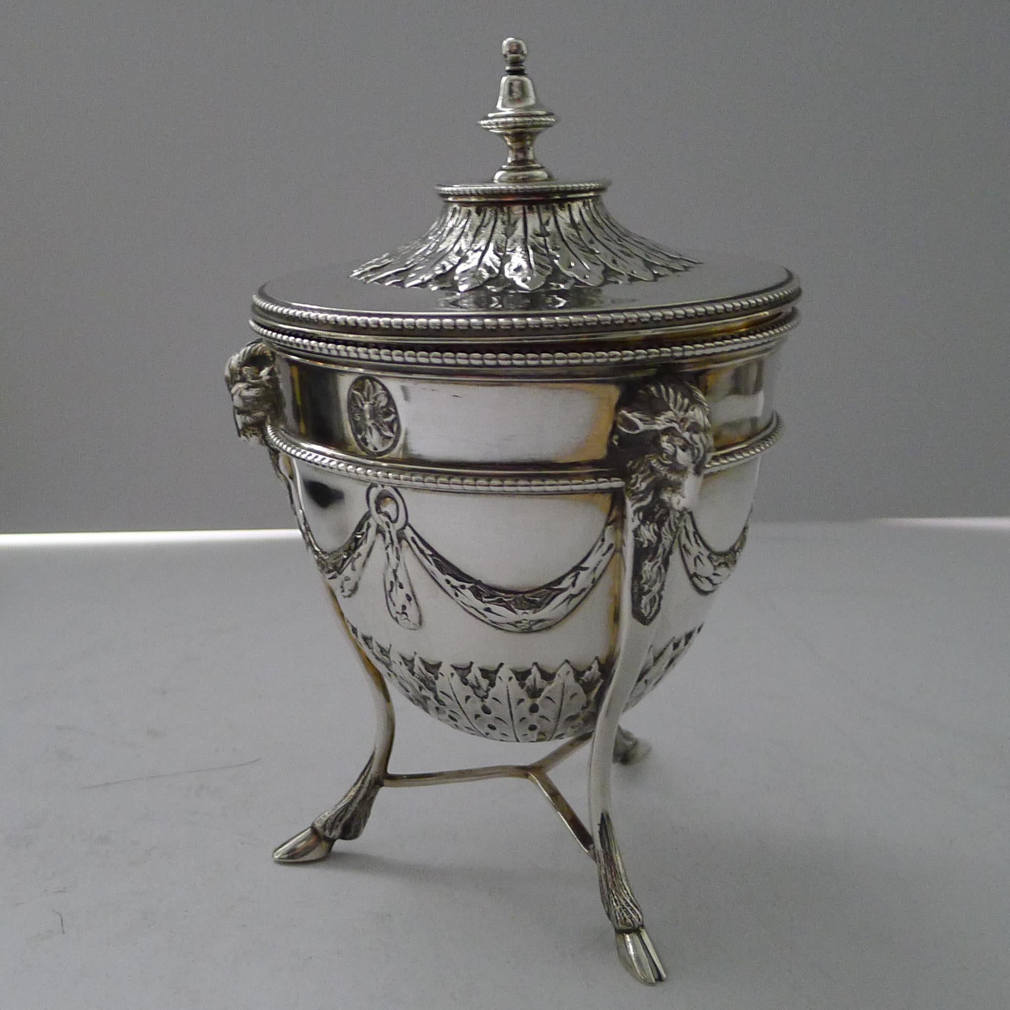 Caja de té inglesa de plata maciza de primera calidad, de Goldsmiths and Silversmiths Co. en venta 7