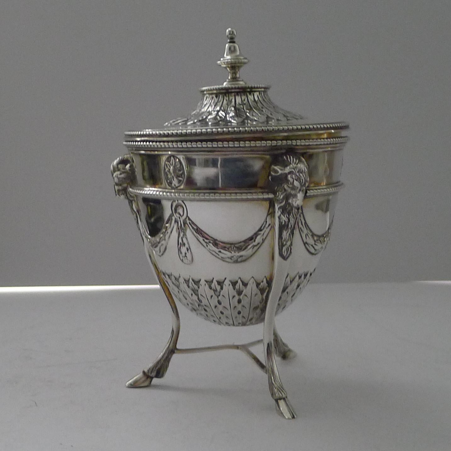 Caja de té inglesa de plata maciza de primera calidad, de Goldsmiths and Silversmiths Co. en venta 8
