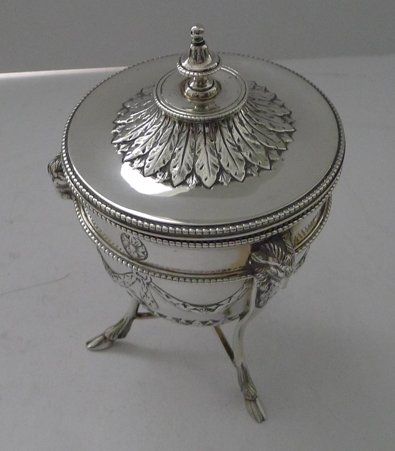 Caja de té inglesa de plata maciza de primera calidad, de Goldsmiths and Silversmiths Co. en venta 9