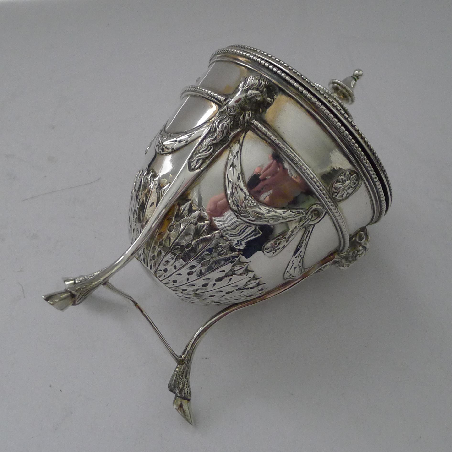 Caja de té inglesa de plata maciza de primera calidad, de Goldsmiths and Silversmiths Co. en venta 1