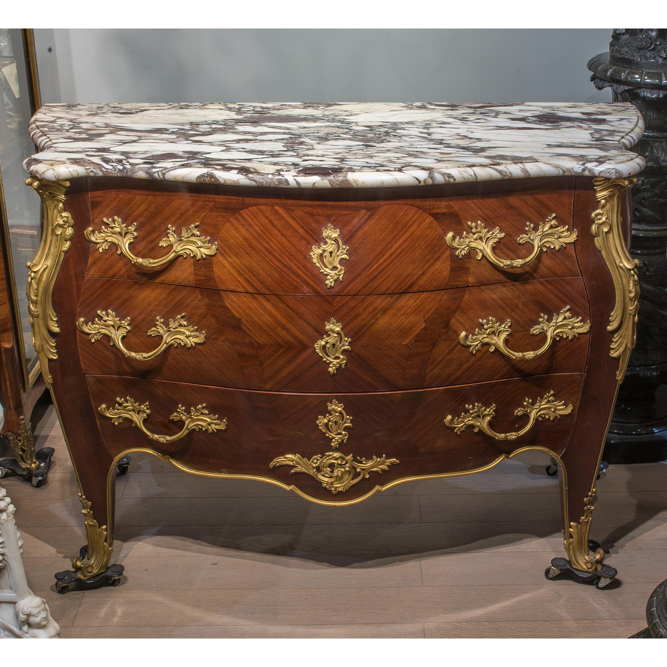  French Louis XV-Style Gilt Bronze Marble Top Mounted Commode In Good Condition For Sale In New York, NY