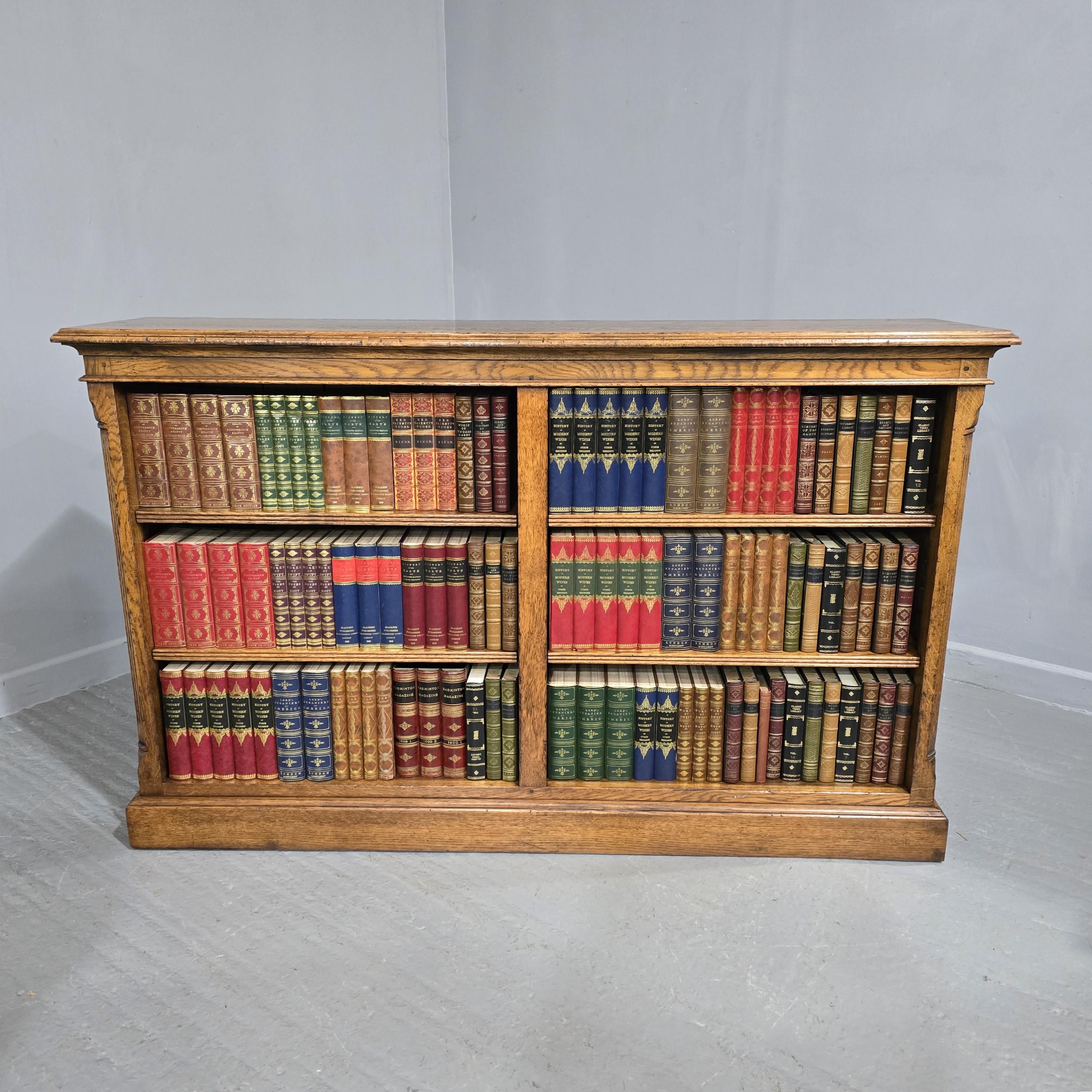 A superb quality solid golden oak open adjustable library bookcase with four shelves, in excellent overall condition.

38