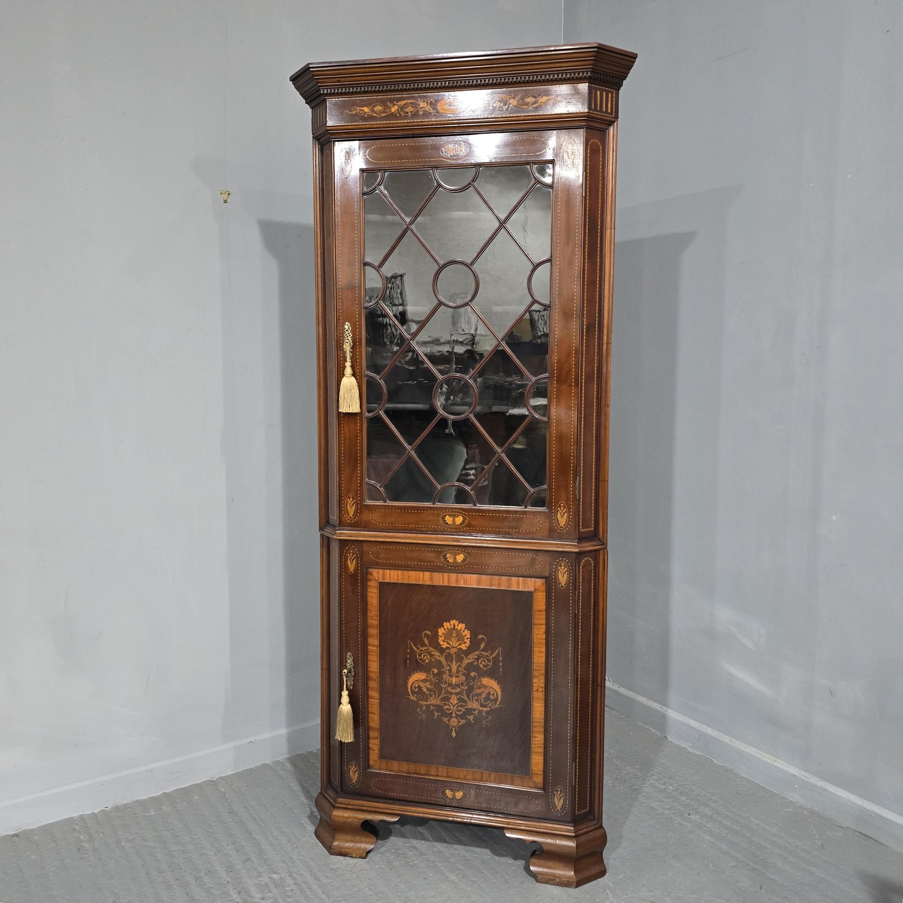 Mahagoni-Schrank mit Intarsien in Spitzenqualität (Edwardian) im Angebot