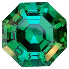 Turmalina verde suelta natural de 26,05 quilates limpia con lupa de primera calidad