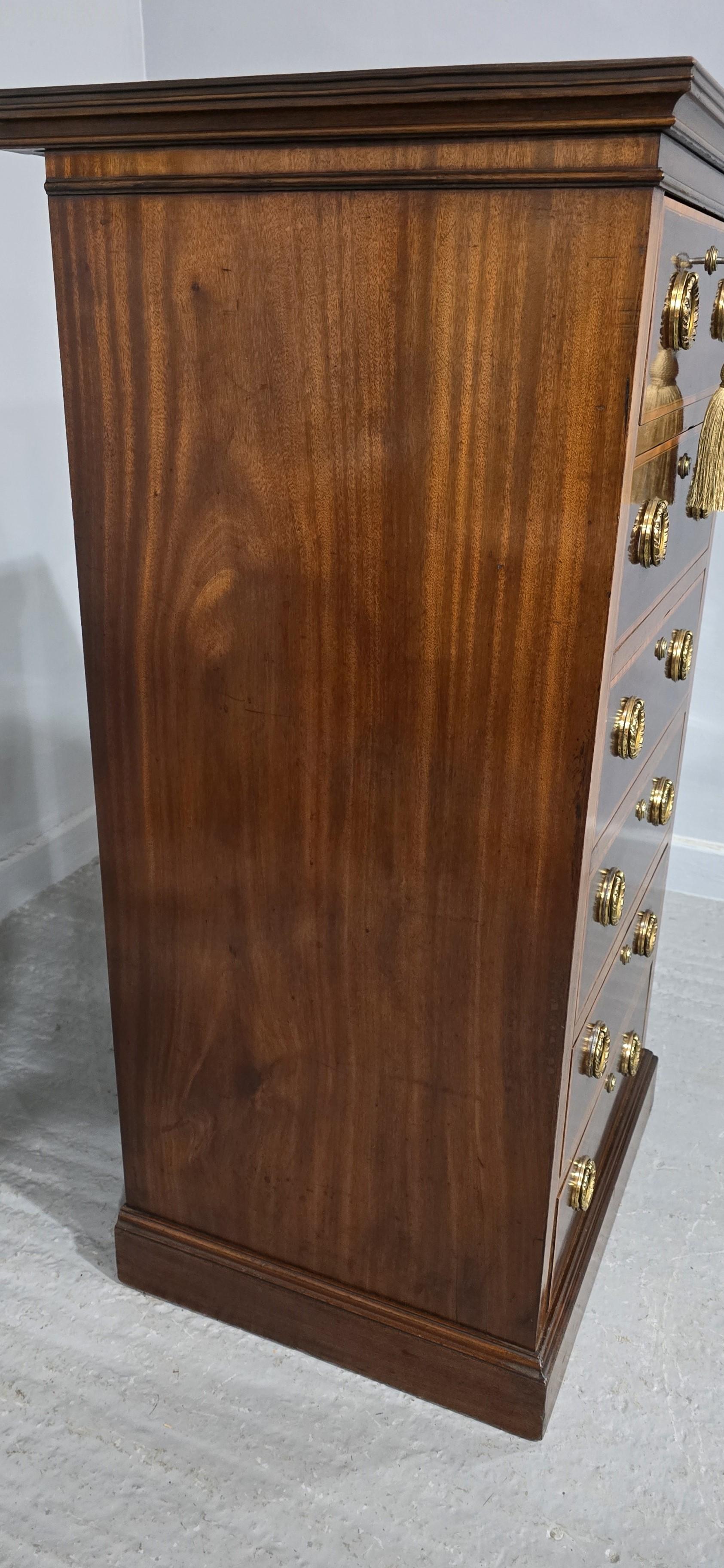 Top Quality Mahogany Inlaid Chest of Small Proportions In Good Condition For Sale In Swadlincote, GB