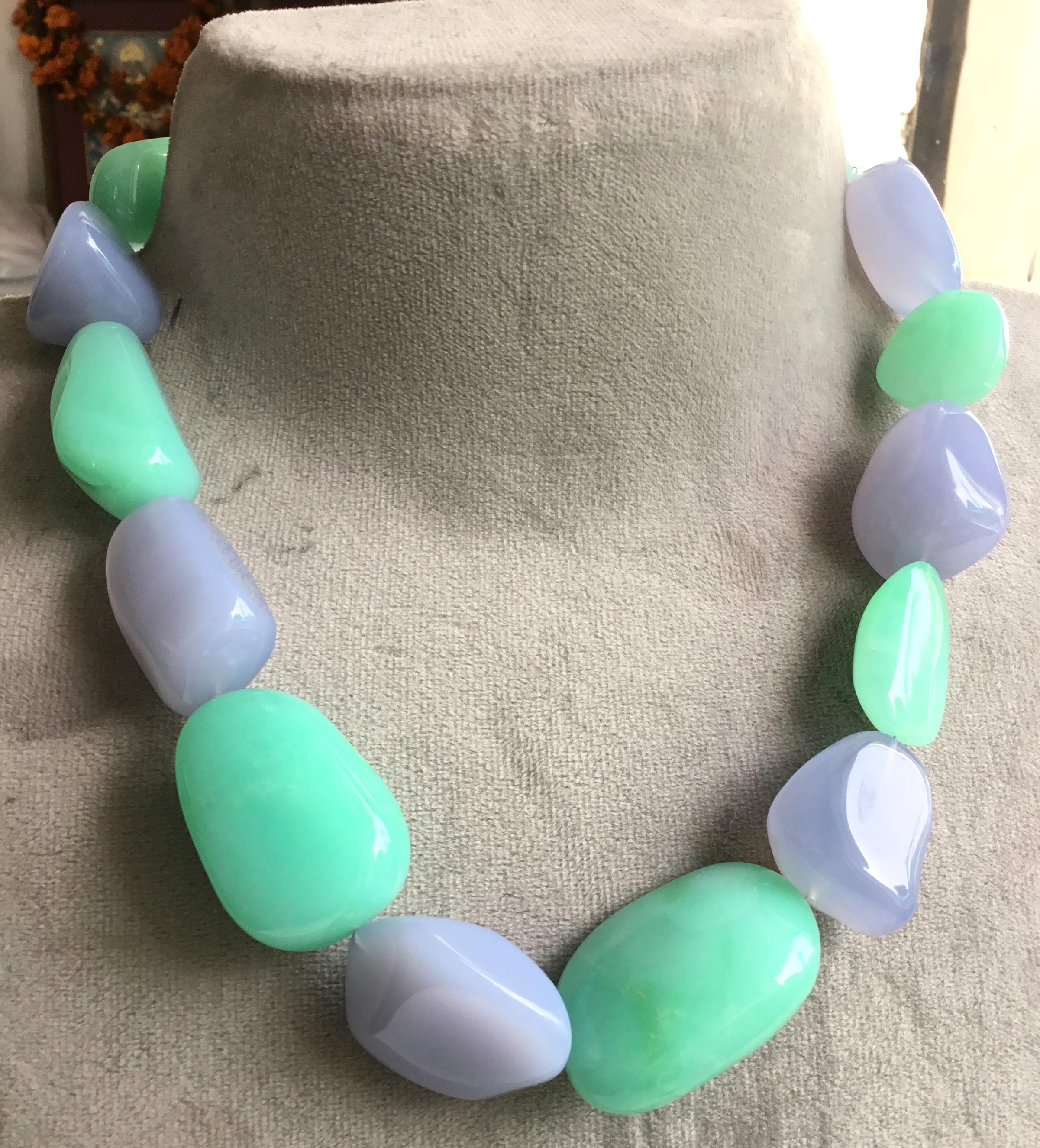 Top Quality Mix Chalcedoney & Chrysoprase Tumbled Natural Gemstone Necklace For Sale 5