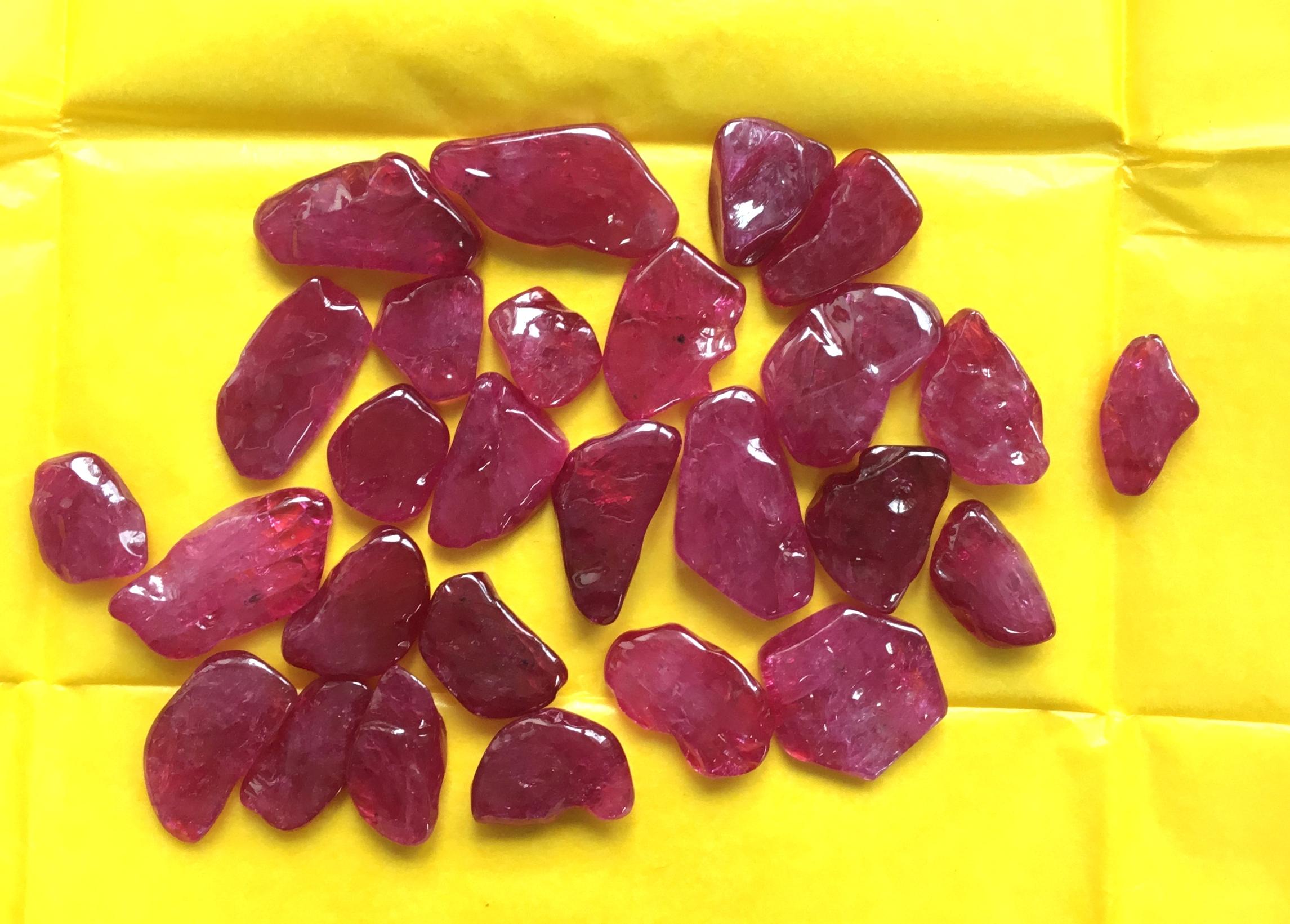Top Quality Mozambique Ruby Natural Plain Tumble Gemstone For Jewelry Making 
Loose Ruby Gemstone Lot
Size : 13x10 To 15x22 MM Beads
Weight : 358.90 Carats
Quantity - 27 Pieces 