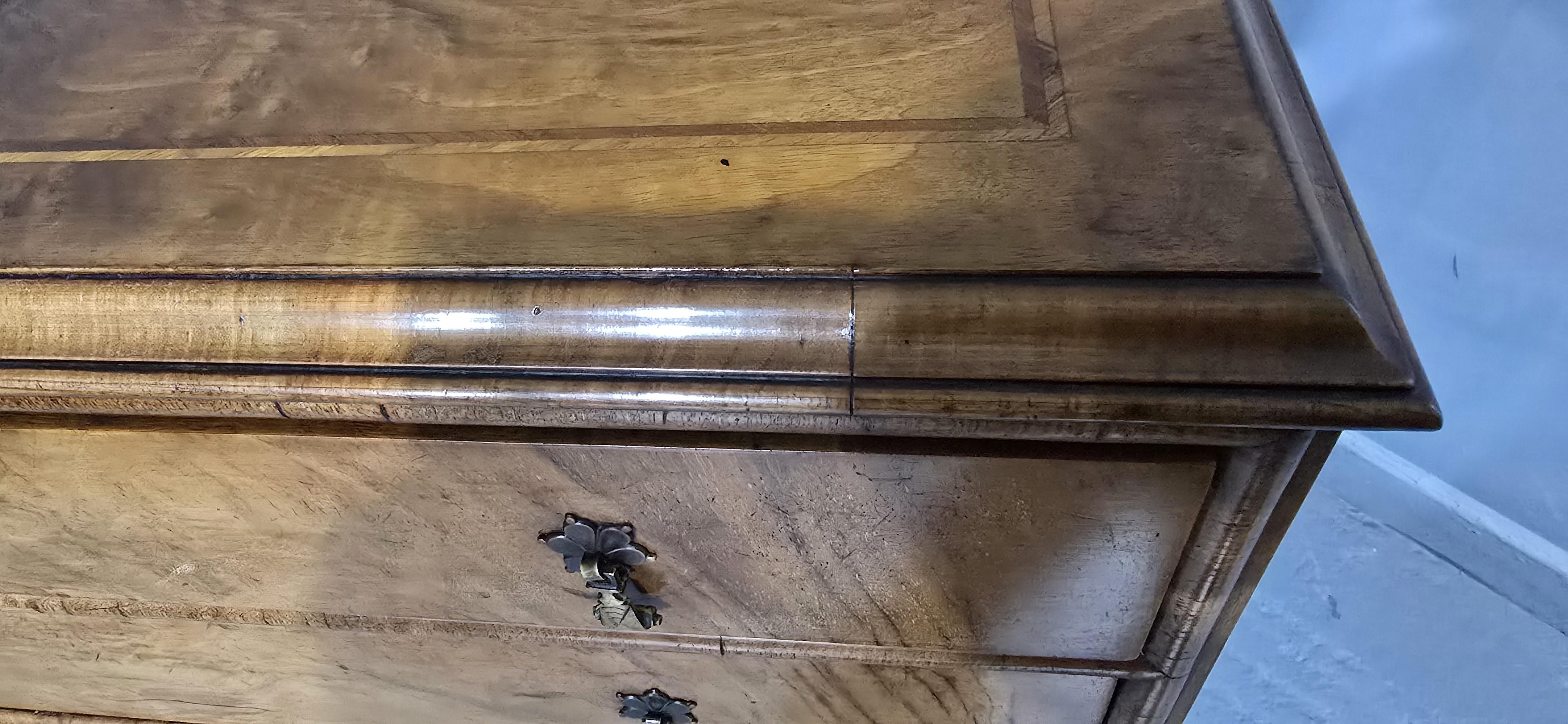 Cómoda de nogal de primera calidad en venta 2