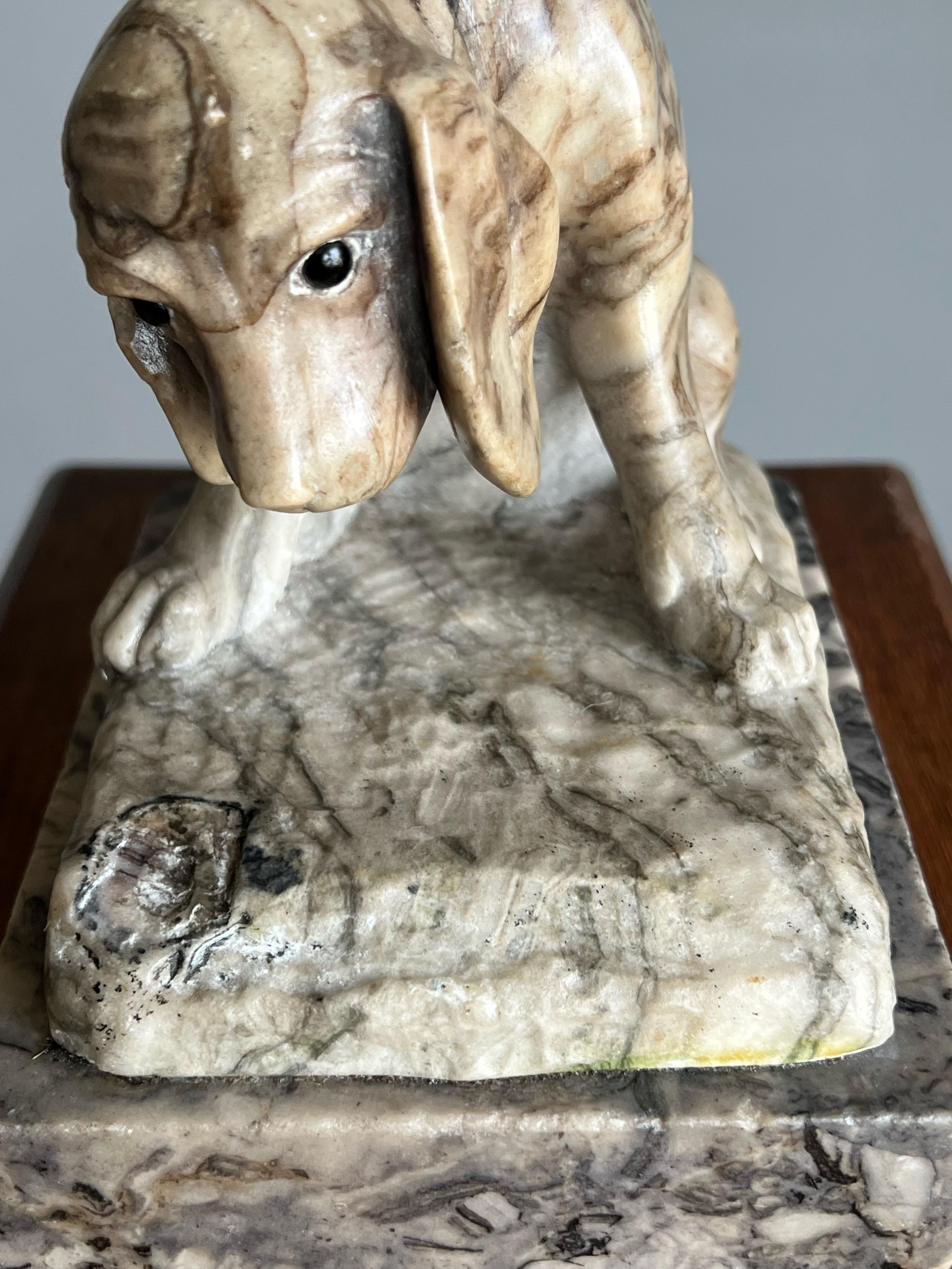 Antike signierte Alabaster-Puppy-Skulptur von Ernst Beck, hervorragende Verarbeitung im Angebot 1
