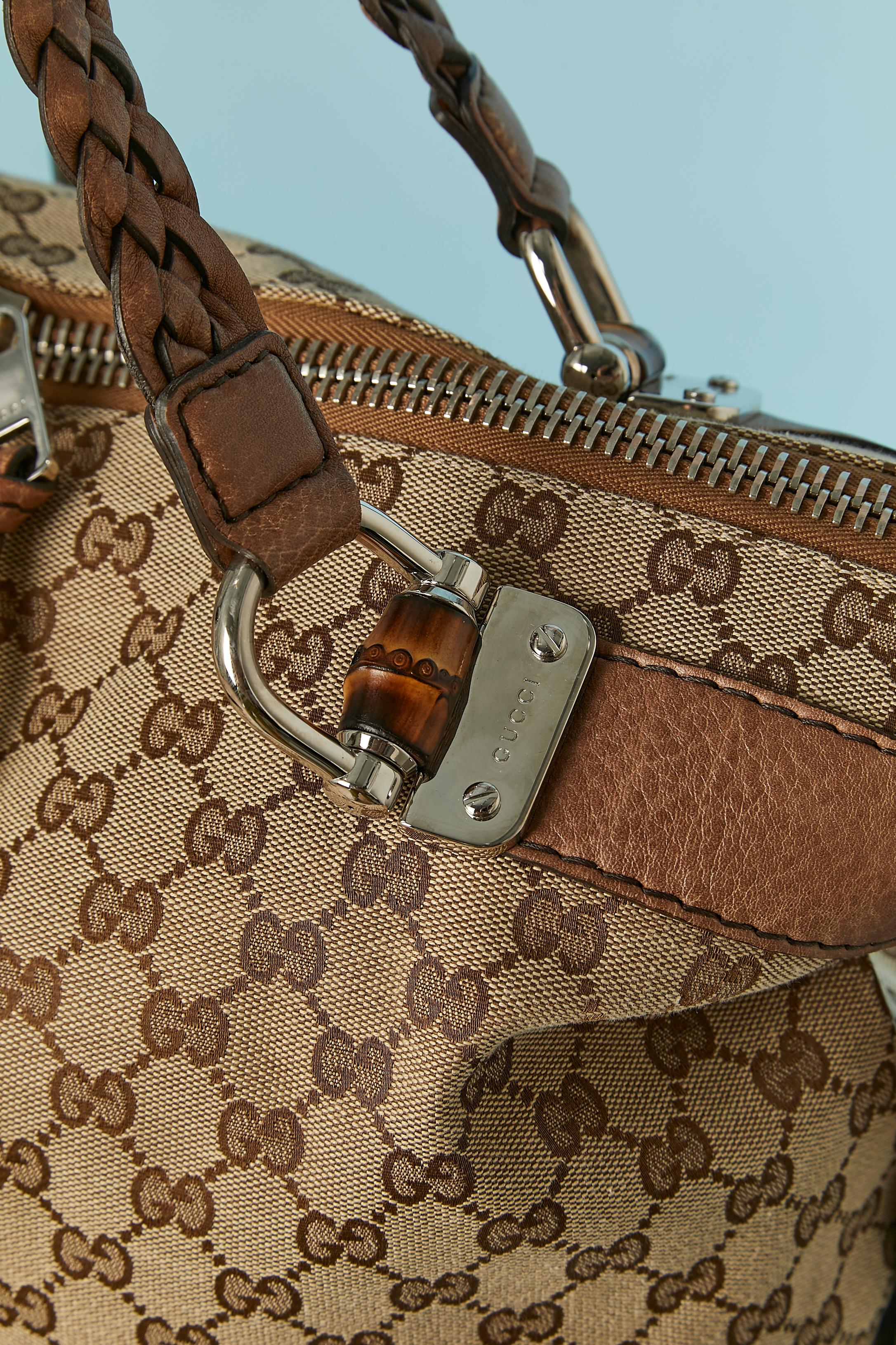 Marron Sac à bandoulière Gucci avec monogramme canevas et poignée supérieure en cuir en vente