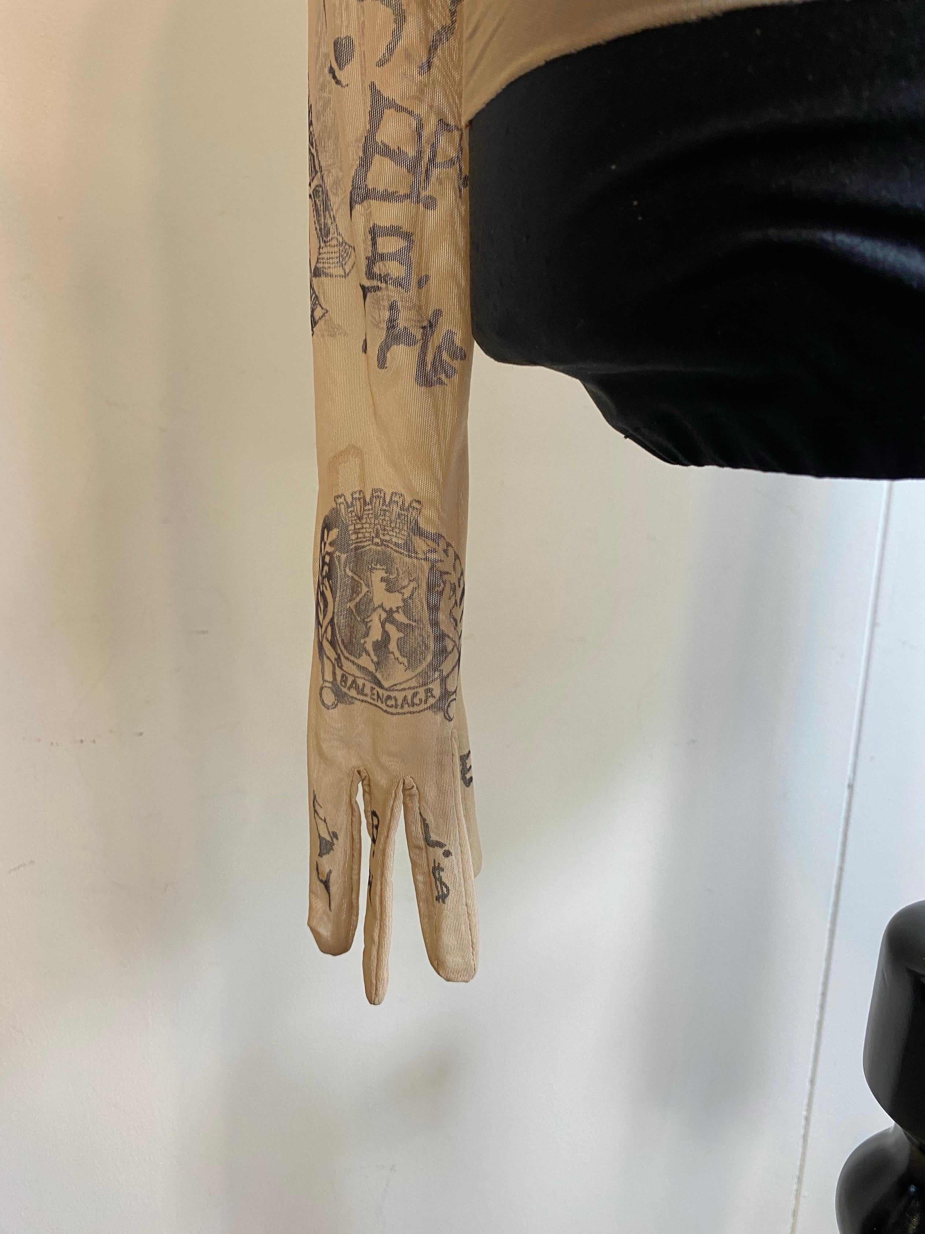 Tatuaje superior Balenciaga. en venta 9