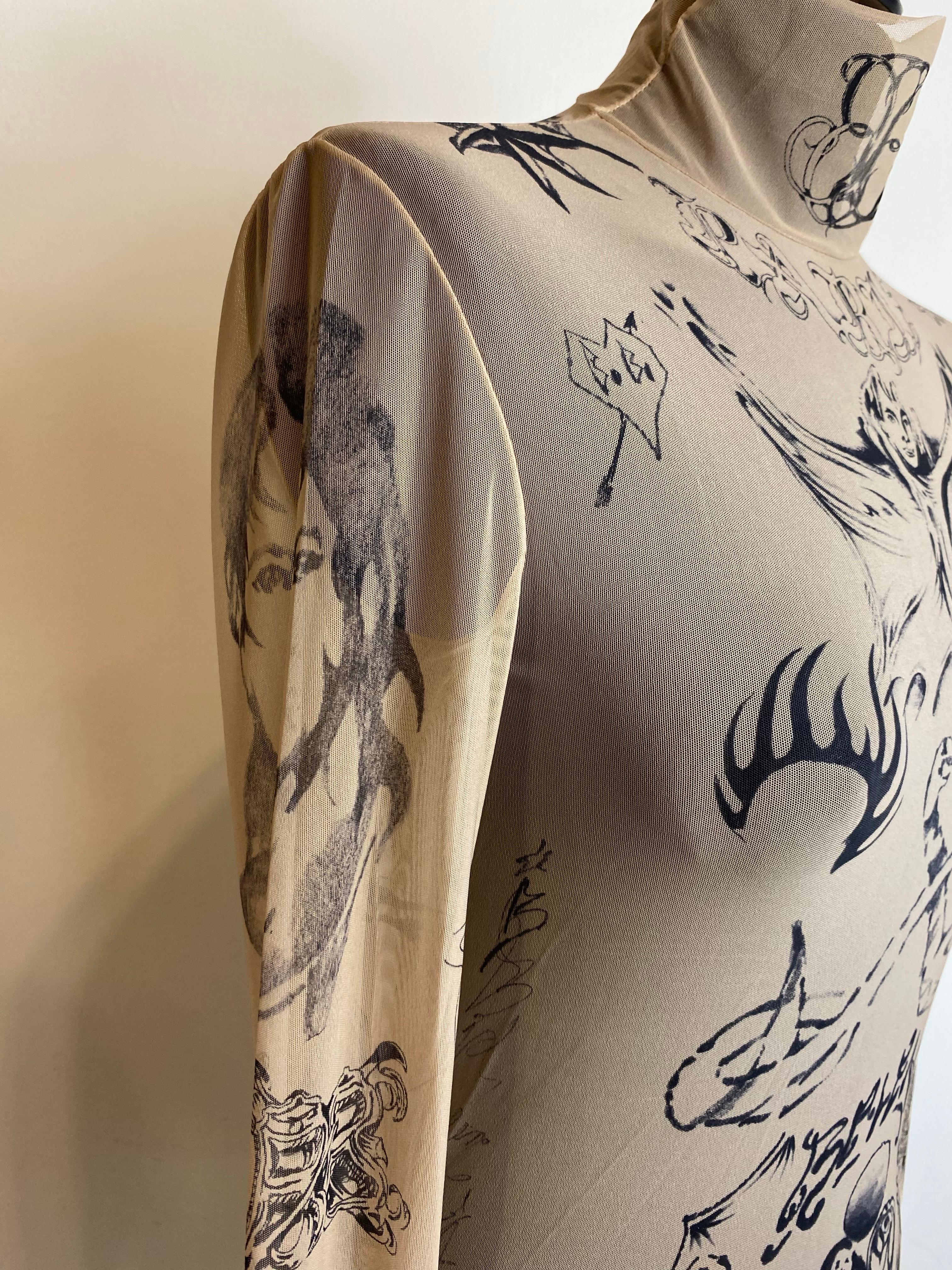 Femenino o masculino Tatuaje superior Balenciaga. en venta