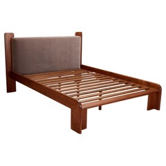 Topa Bed by Lawson-Fenning, Queen