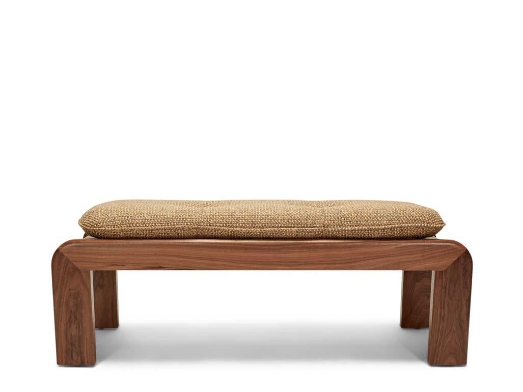 La banquette Topa est dotée d'un cadre arrondi fabriqué à la main et d'un coussin tufté sécurisé.

La collection Lawson-Fenning est conçue et fabriquée à la main à Los Angeles, en Californie. Renseignez-vous pour savoir quelles options sont