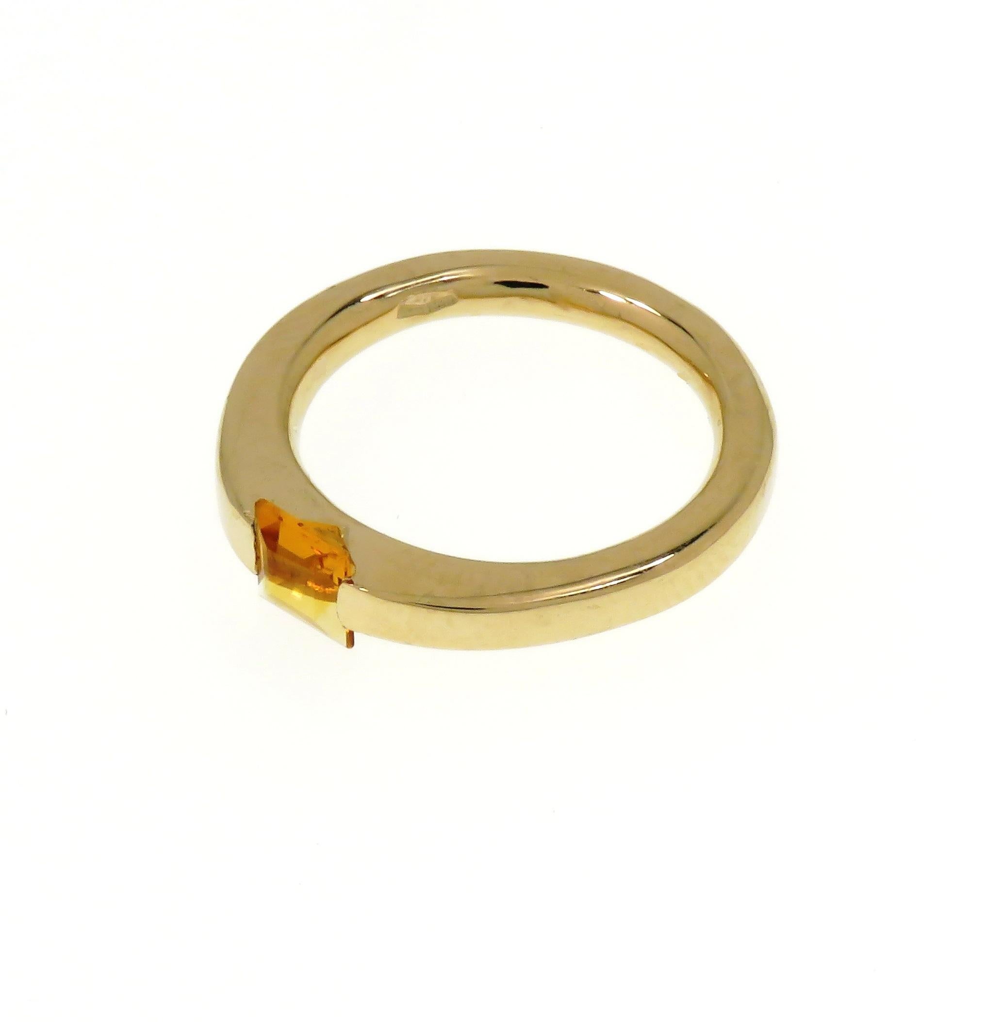 Modern Topaz 9 Karat Rose Gold Band Ring Handcrafted in Italy For Sale