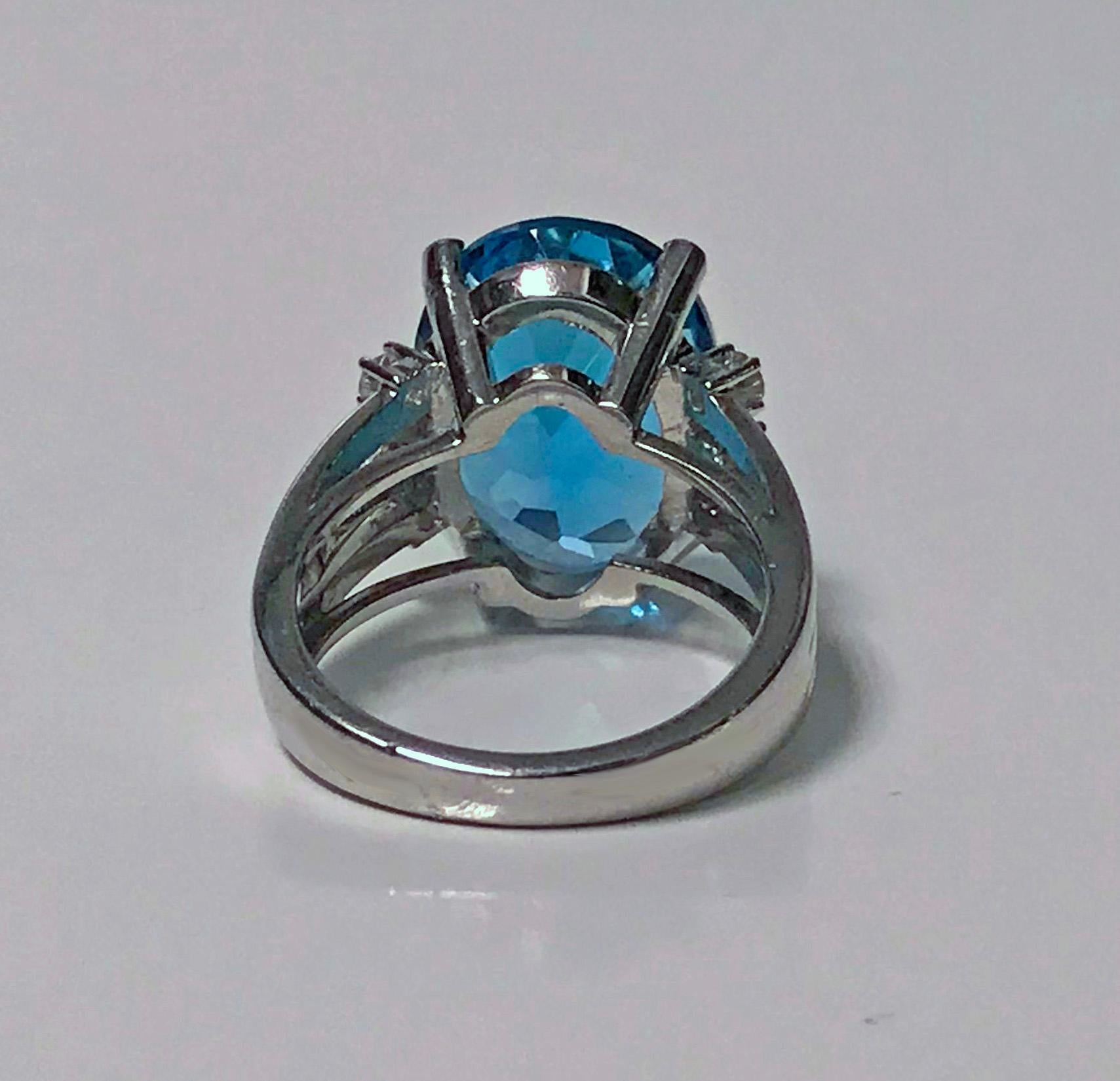 Topaz and Diamond Ring, 20th Century In Good Condition In Toronto, ON