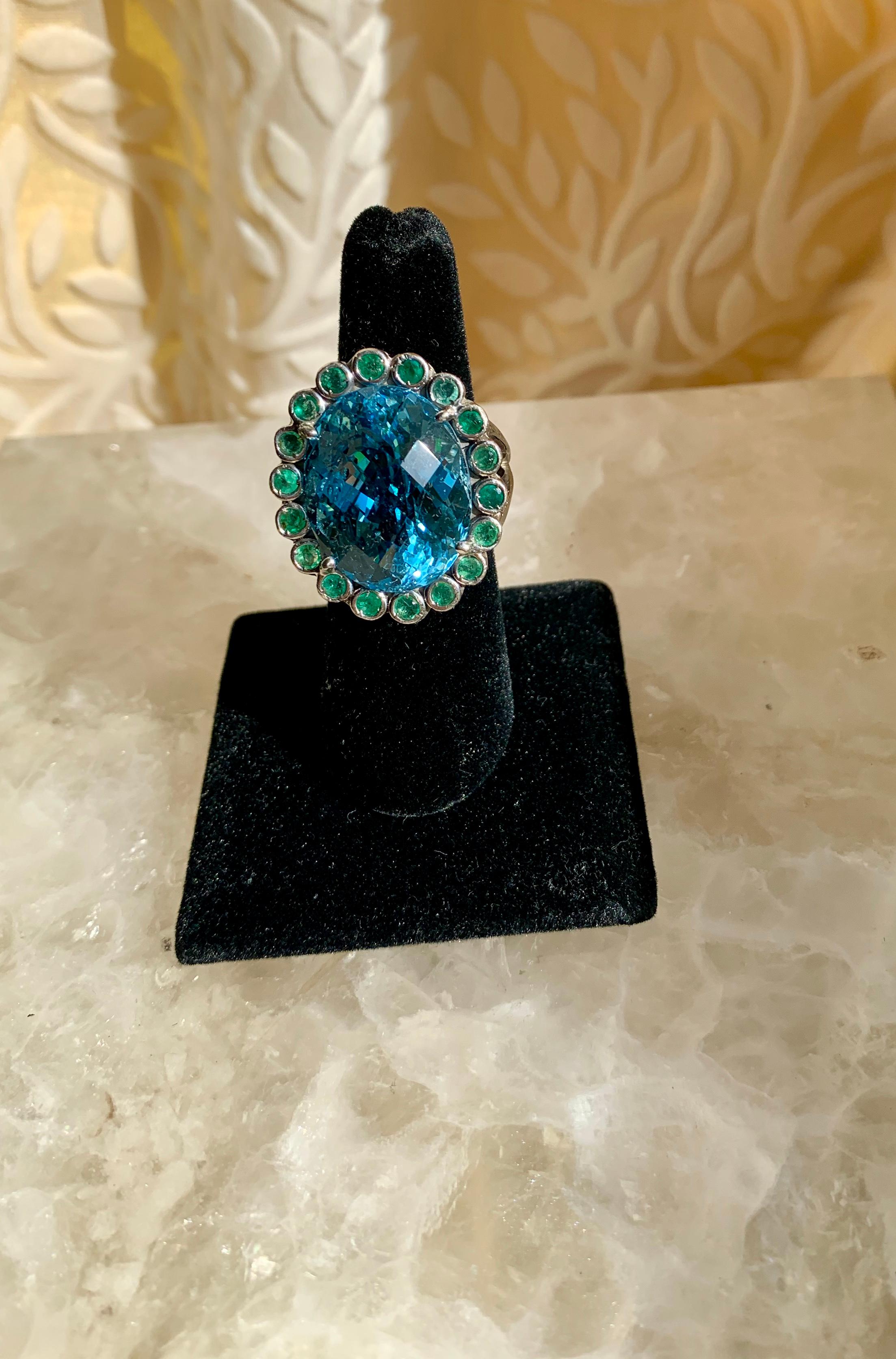 Contemporary 33.50 Carats Blue Topaz and Emerald Cocktail Ring For Sale