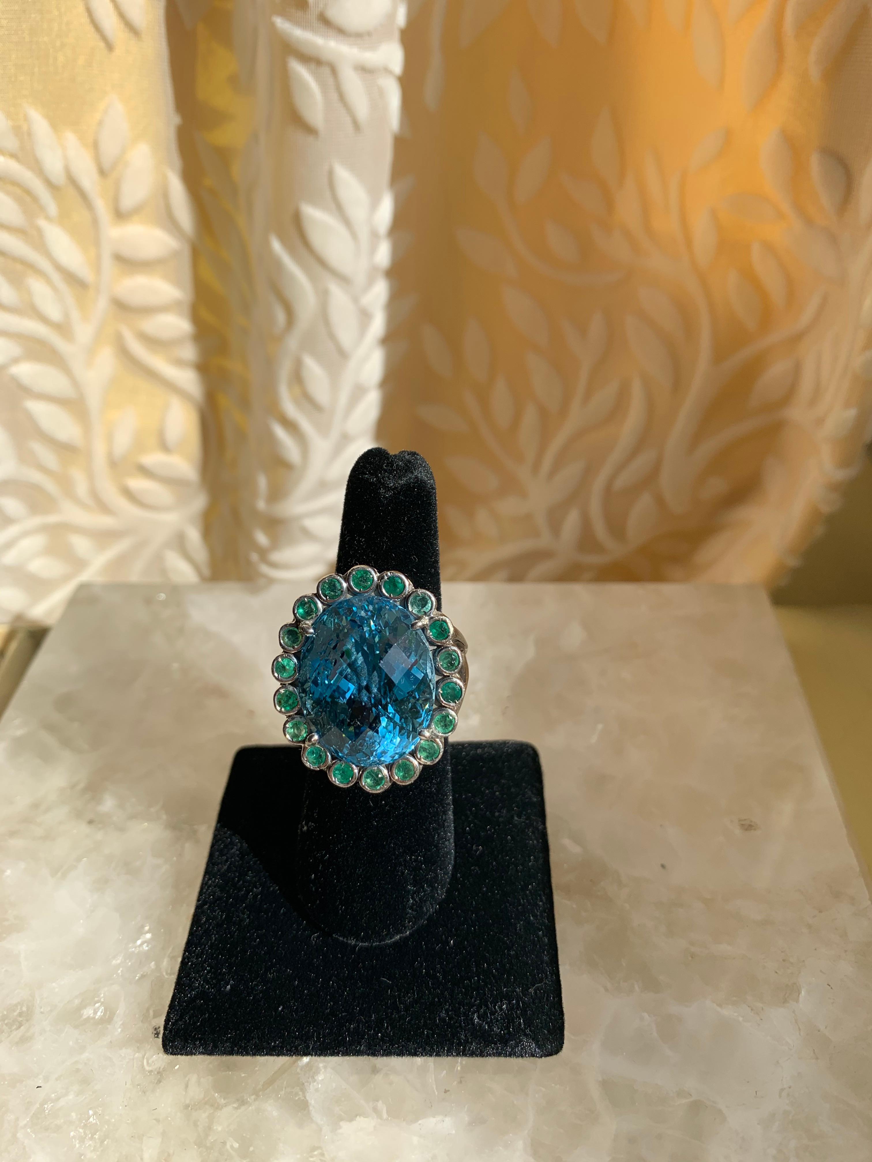 33.50 Carats Blue Topaz and Emerald Cocktail Ring In New Condition For Sale In New York, NY