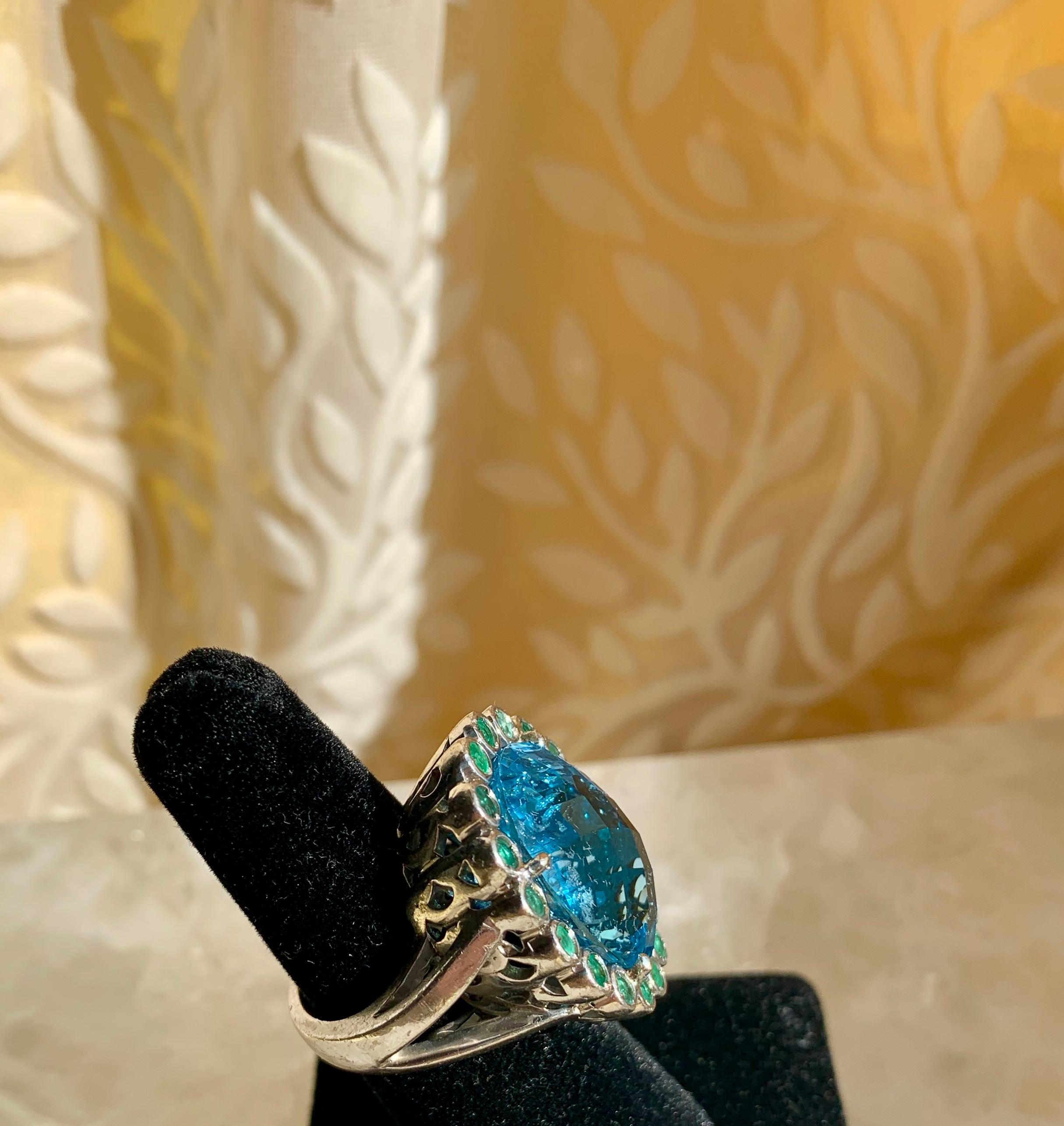 Women's or Men's 33.50 Carats Blue Topaz and Emerald Cocktail Ring For Sale