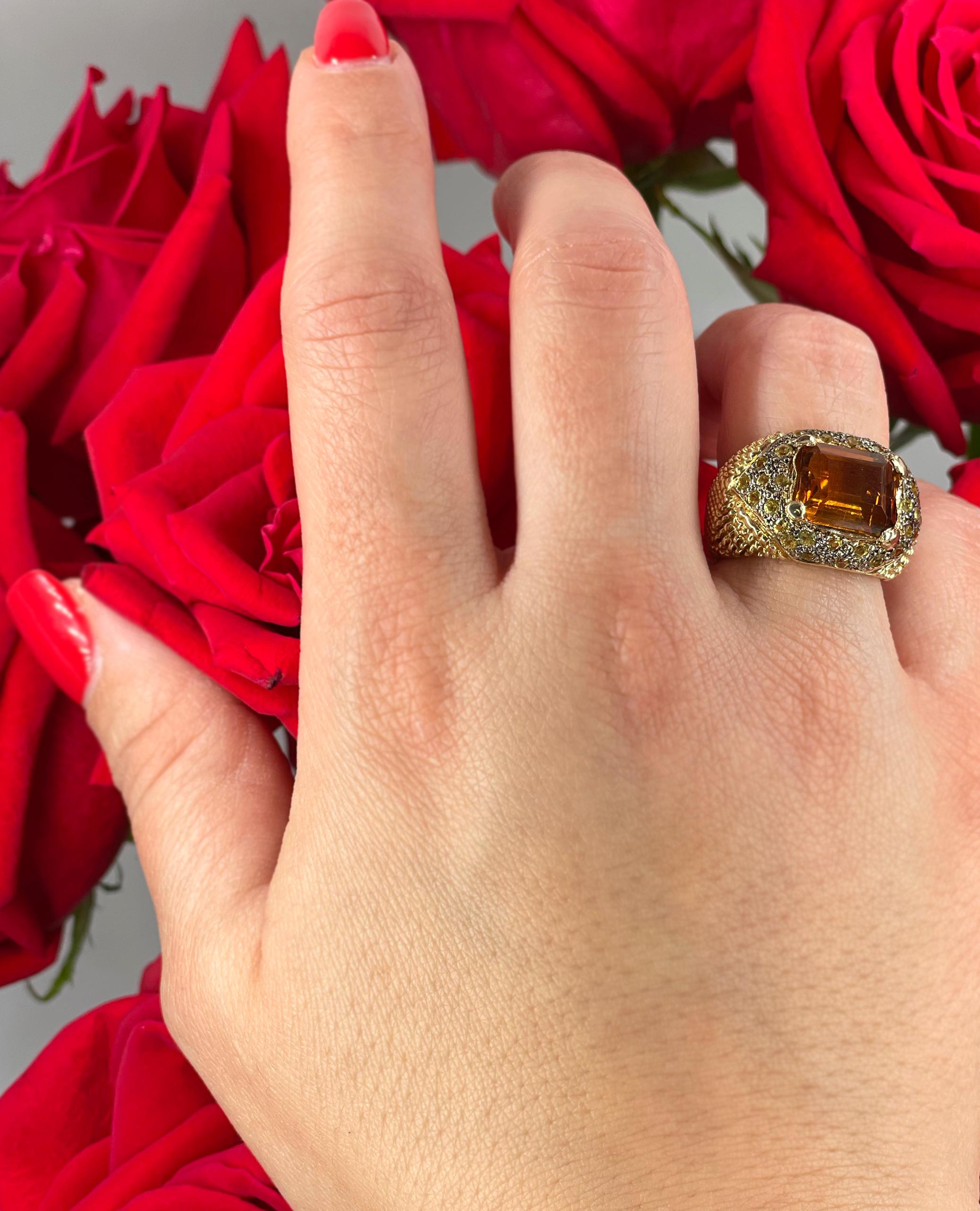 Bague en or 14 carats avec topaze et saphir jaune en vente 1