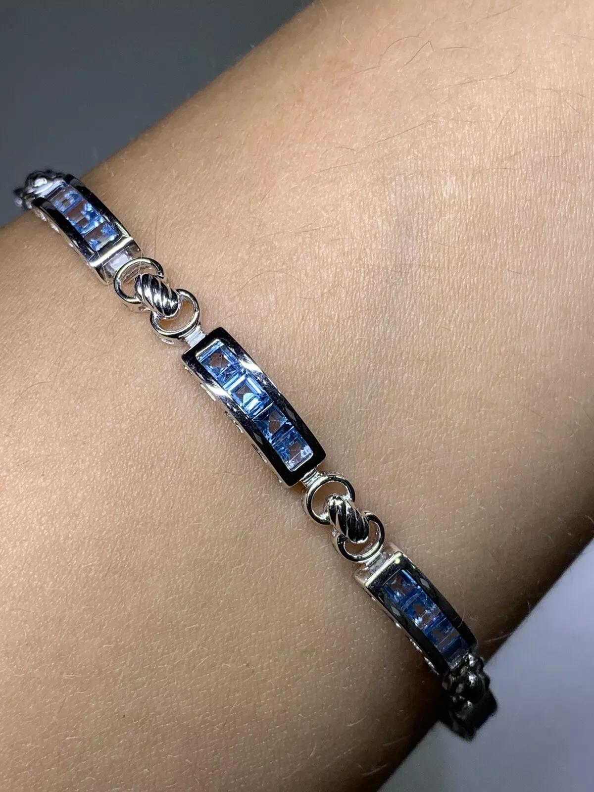 Pulsera de tenis azul topacio en oro blanco de 10 quilates. en venta 2