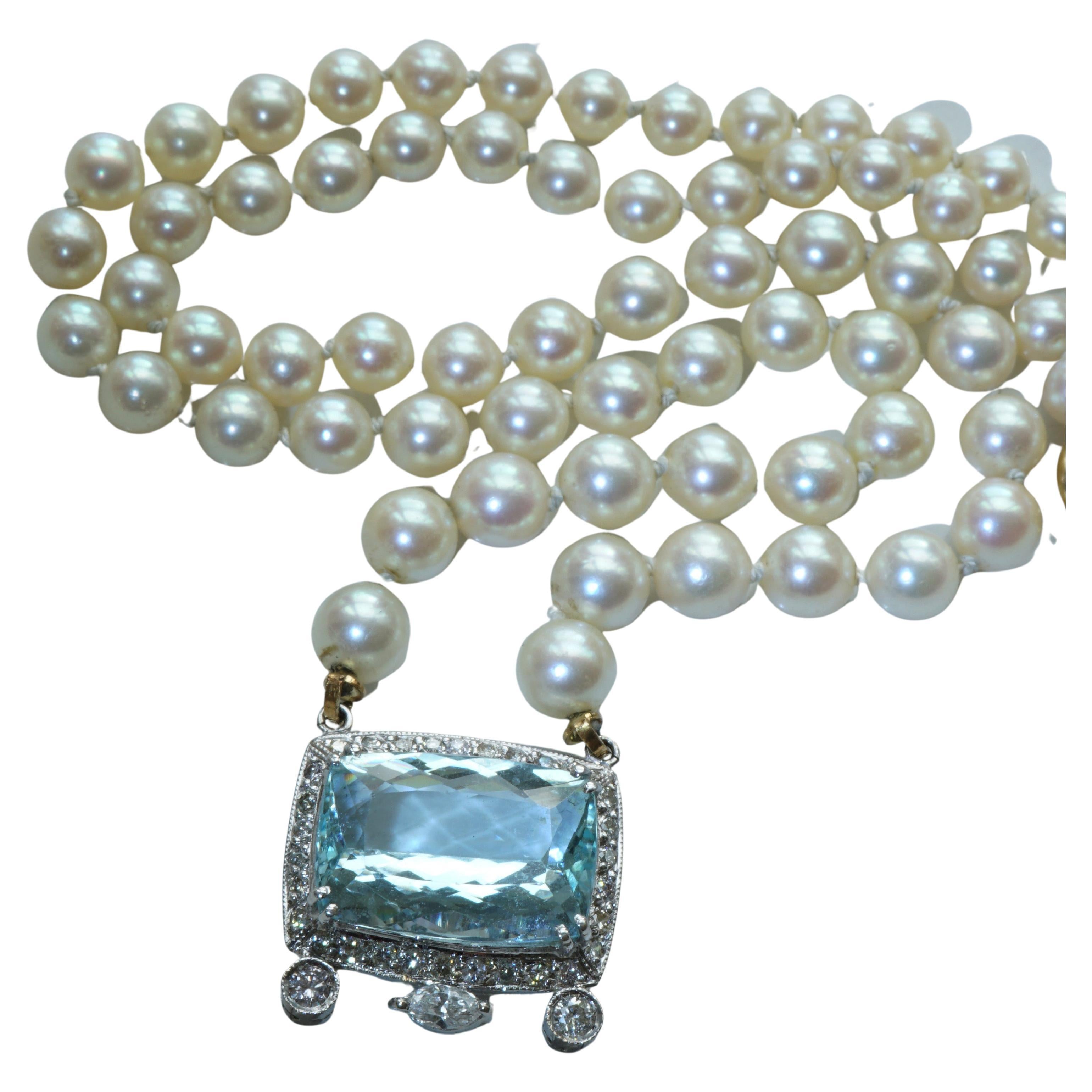 festive jewellery what kind of an appearance is possible, a rectangular cut topaz approx. 10 ct, water blue, a diamond navette and full cut brilliants total approx. 0.35 ct, W (white / VS-SI2 ( very small-small inclusions), Akoya cultured pearls of