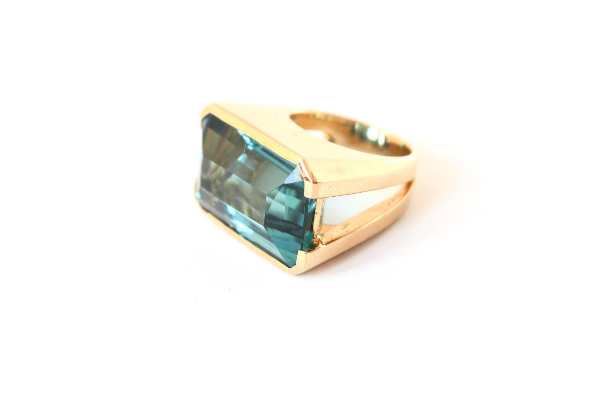 Fantastic blu topaz ring ctg 29,92  rectangular shape, gold gr.27,70.
size 12 eu. 
All Giulia Colussi jewelry is new and has never been previously owned or worn. Each item will arrive at your door beautifully gift wrapped in our boxes, put inside an