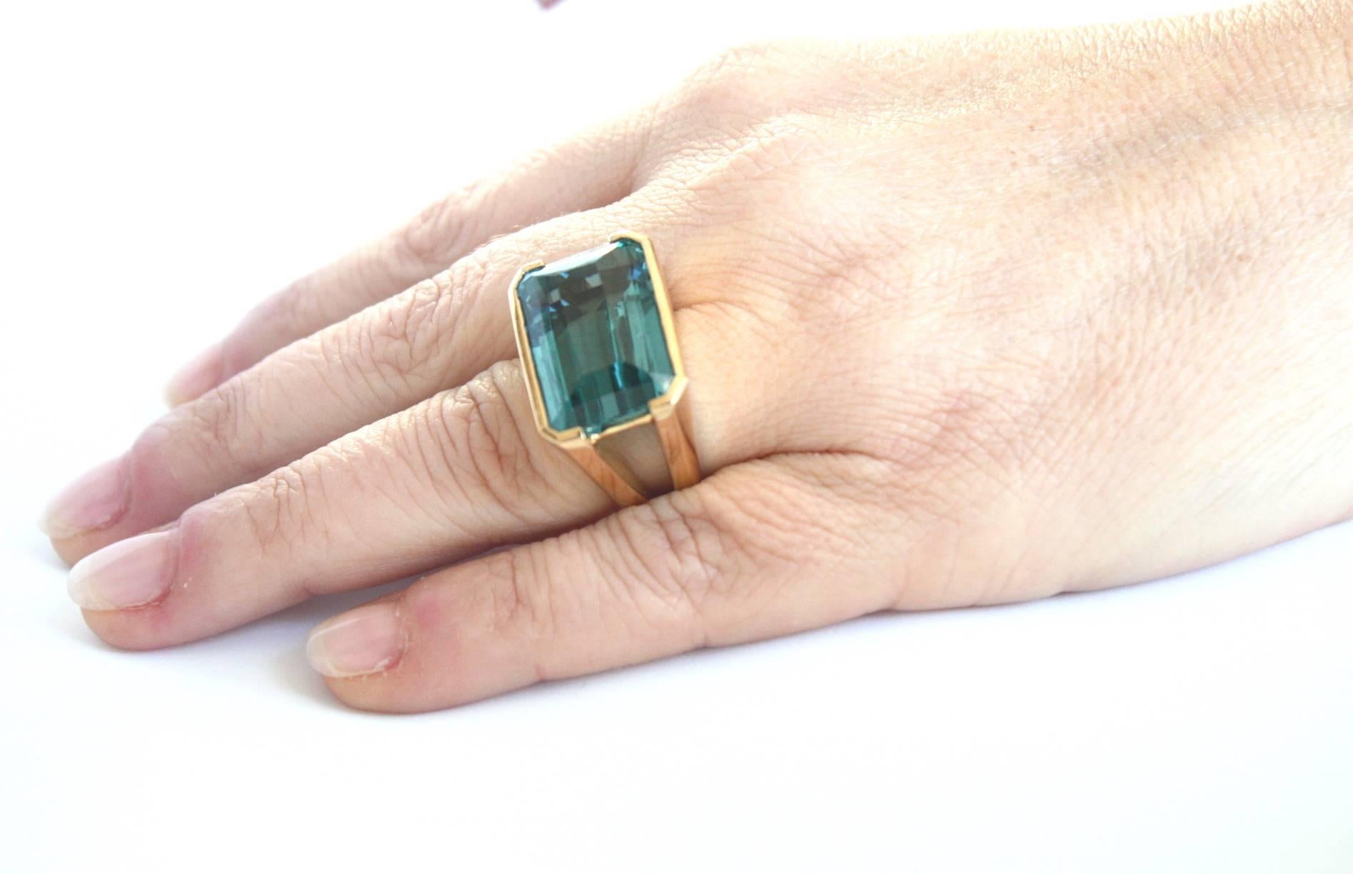 Topaz Chevalier Square Ring 18 Karat Yellow Gold For Sale 3